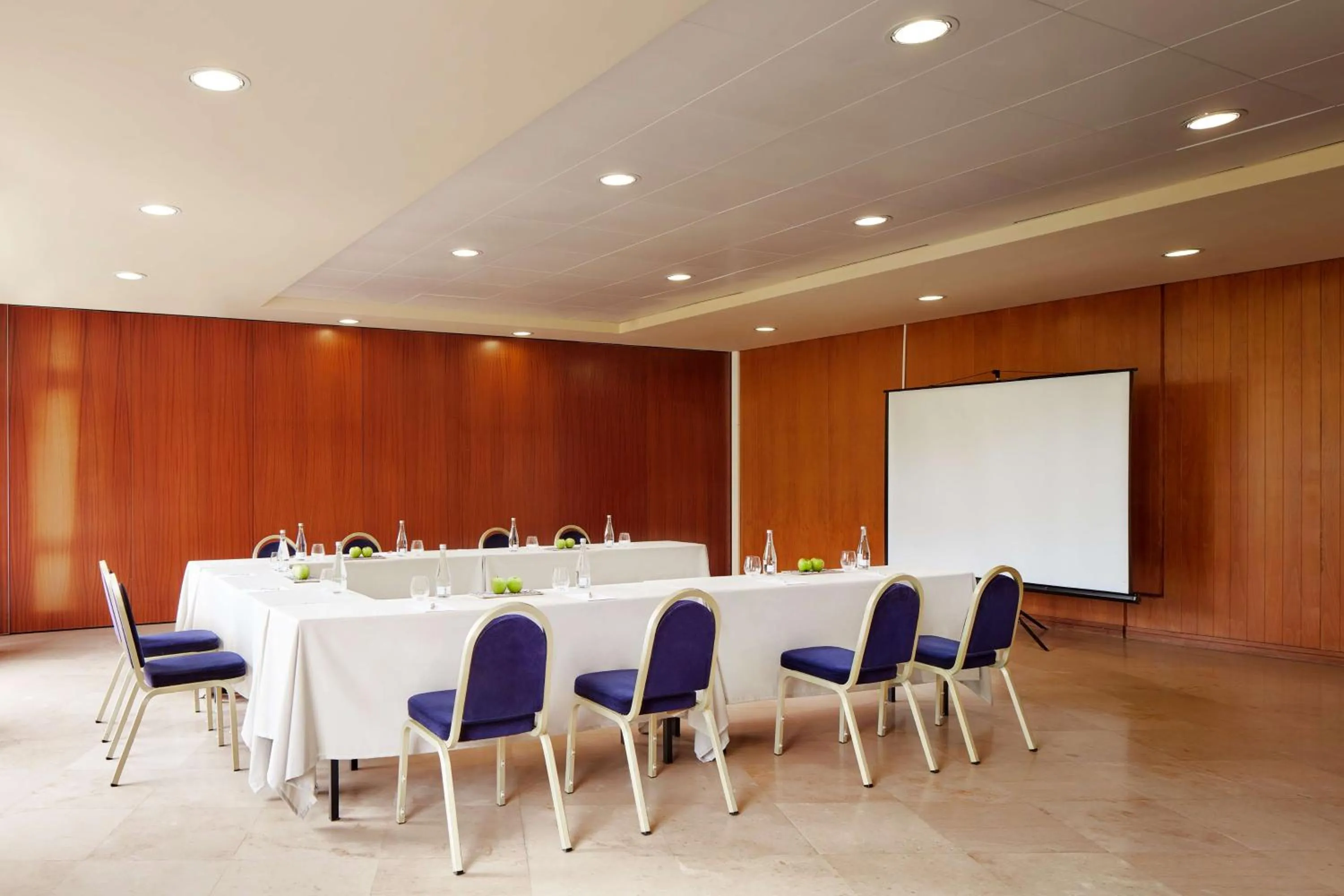 Bedroom in NH Sintra Centro