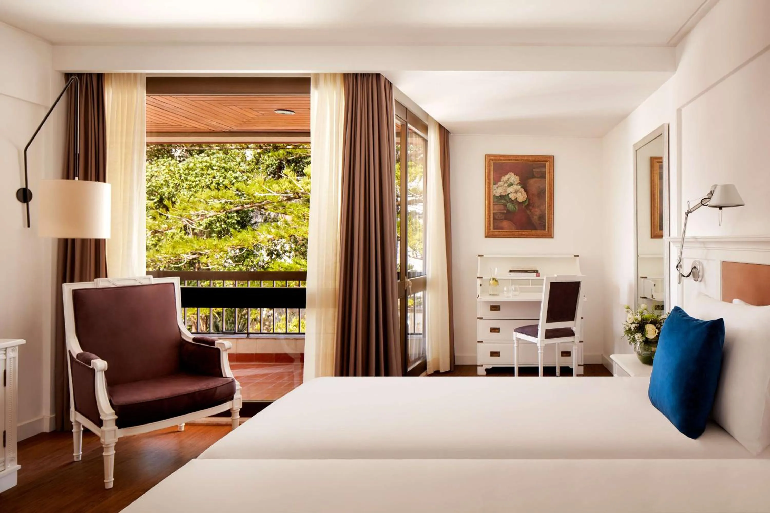 Bedroom, Bed in NH Sintra Centro