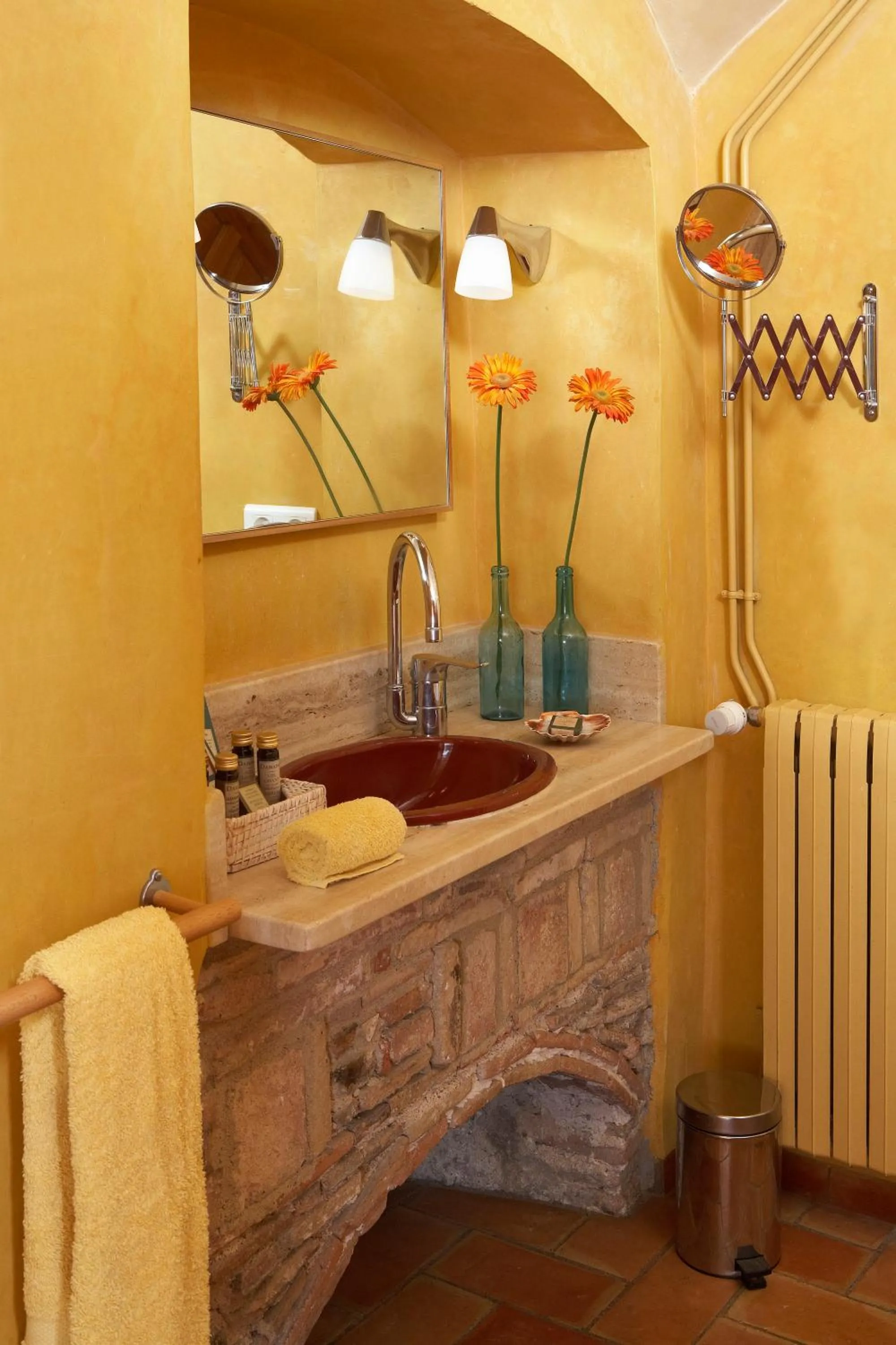 Bathroom in Hotel la Plaça Madremanya