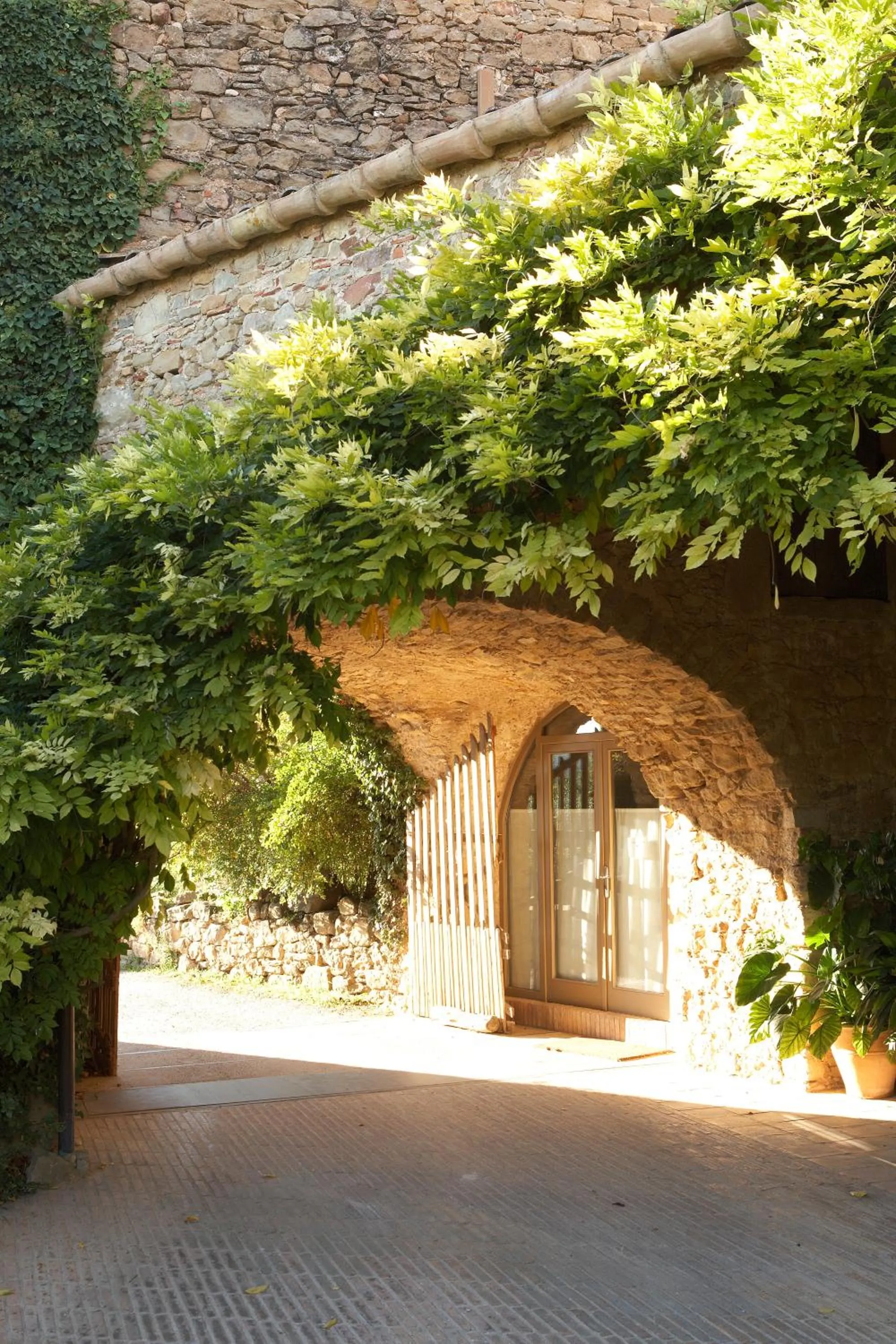 Facade/entrance in Hotel la Plaça Madremanya