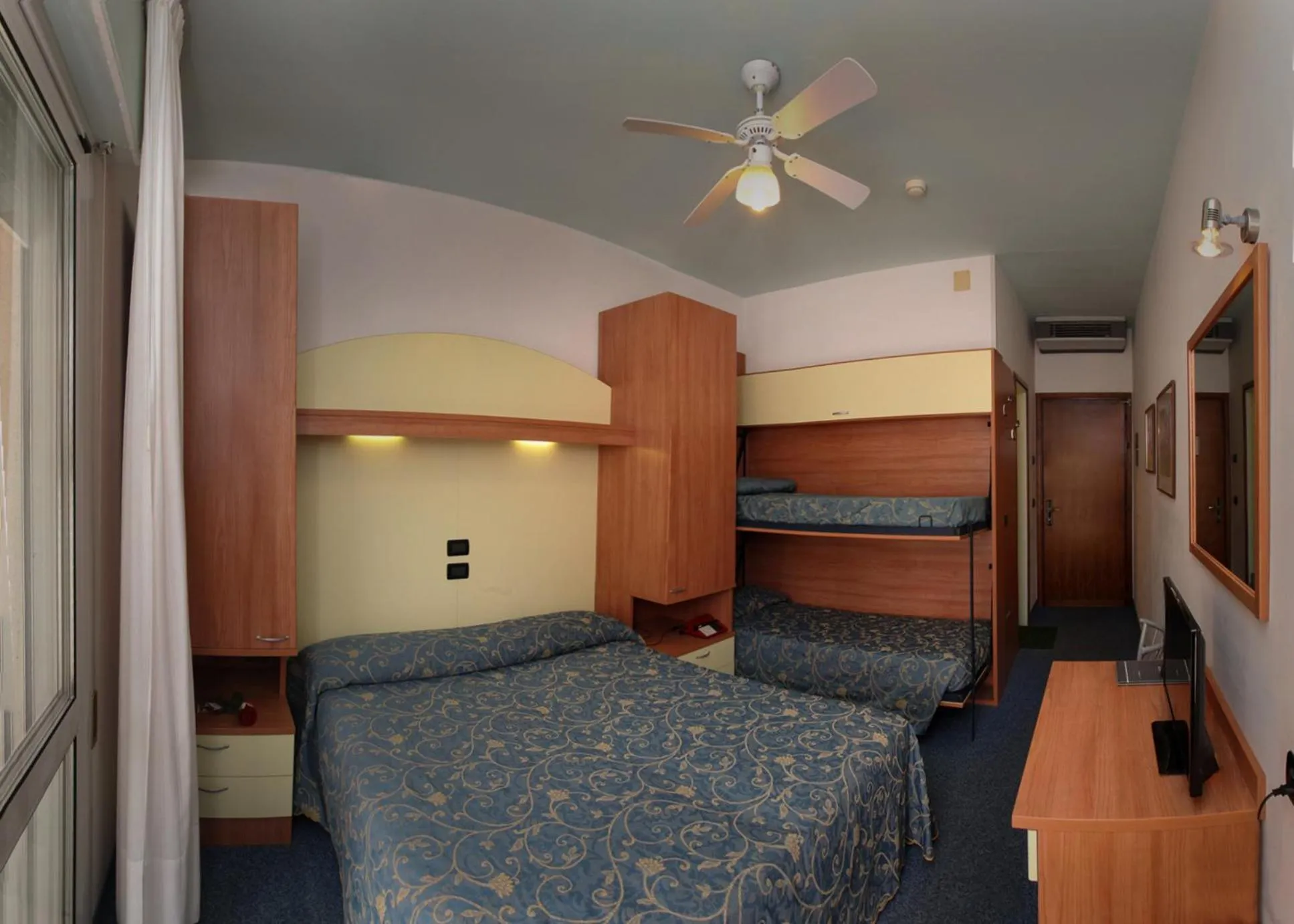 Bed in Hotel Derby S