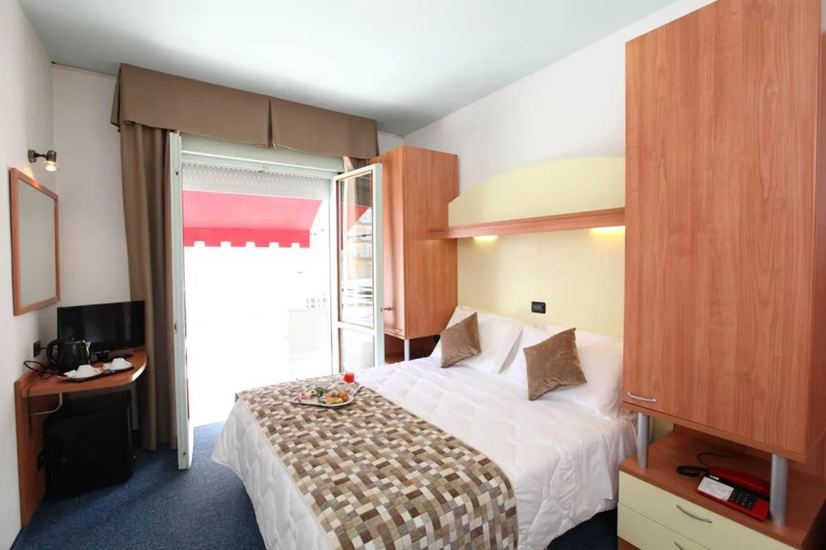 Bed in Hotel Derby S