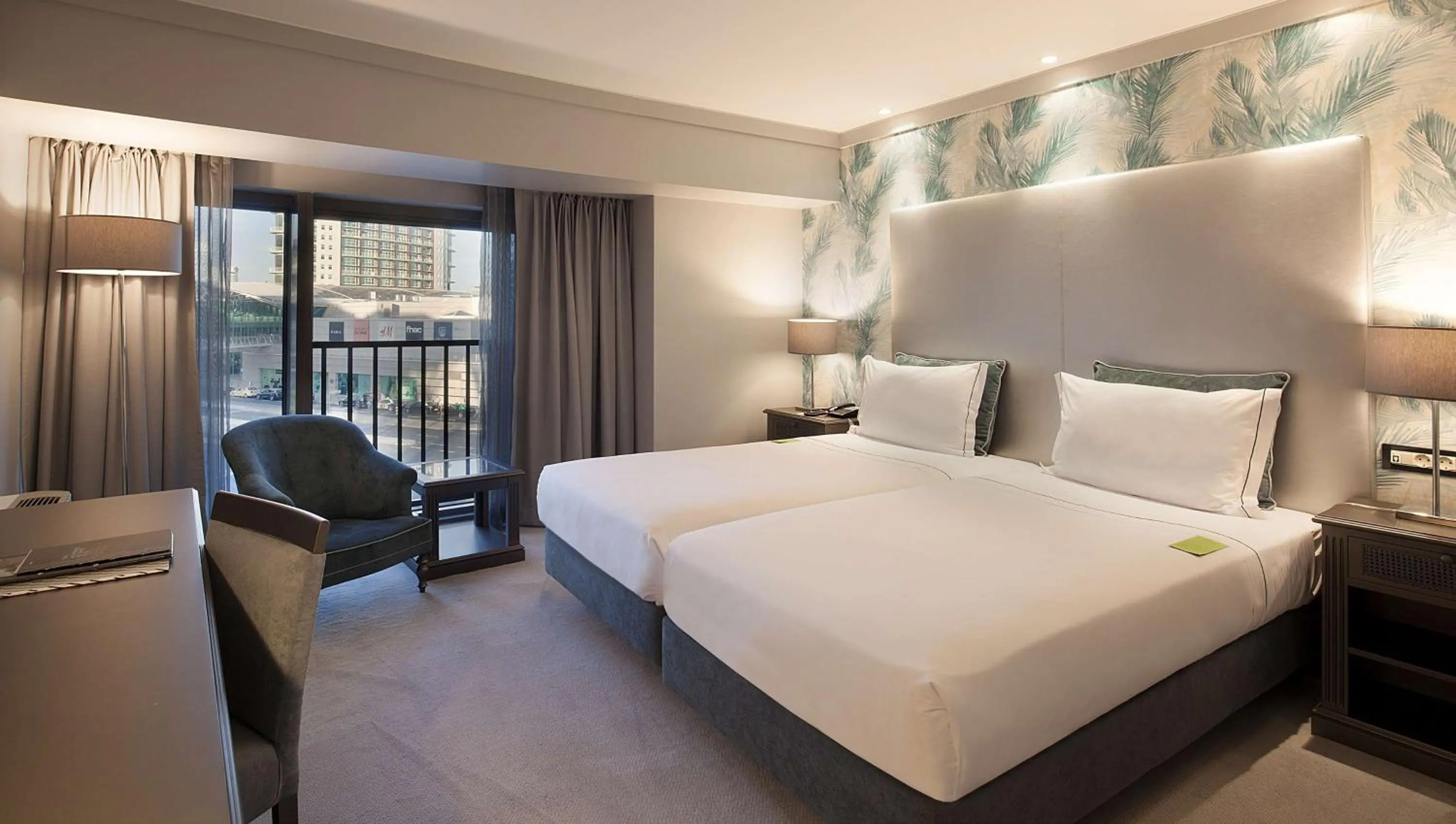 Bedroom, Bed in Tivoli Oriente Lisboa Hotel