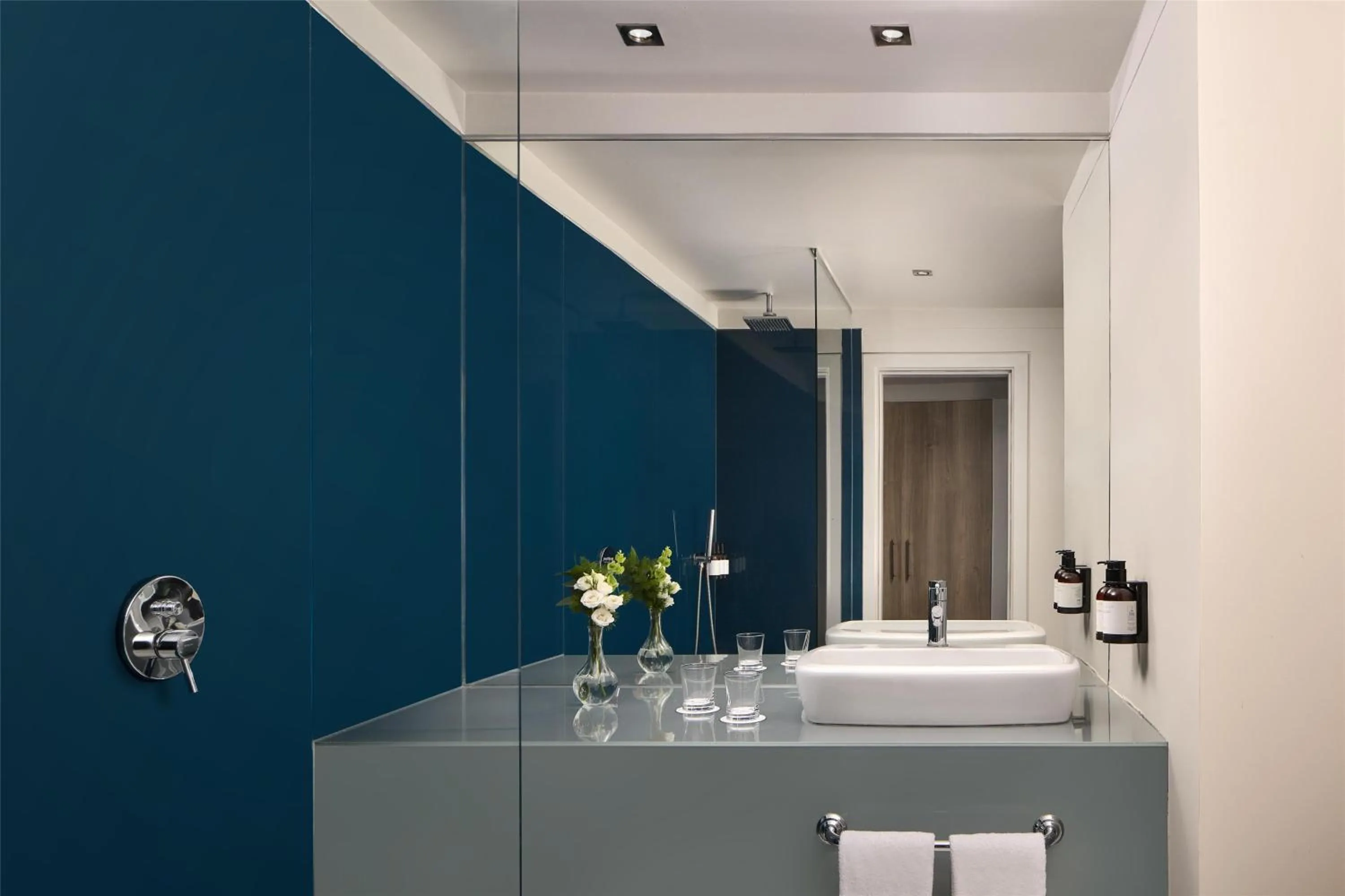 Bathroom in Tivoli Oriente Lisboa Hotel