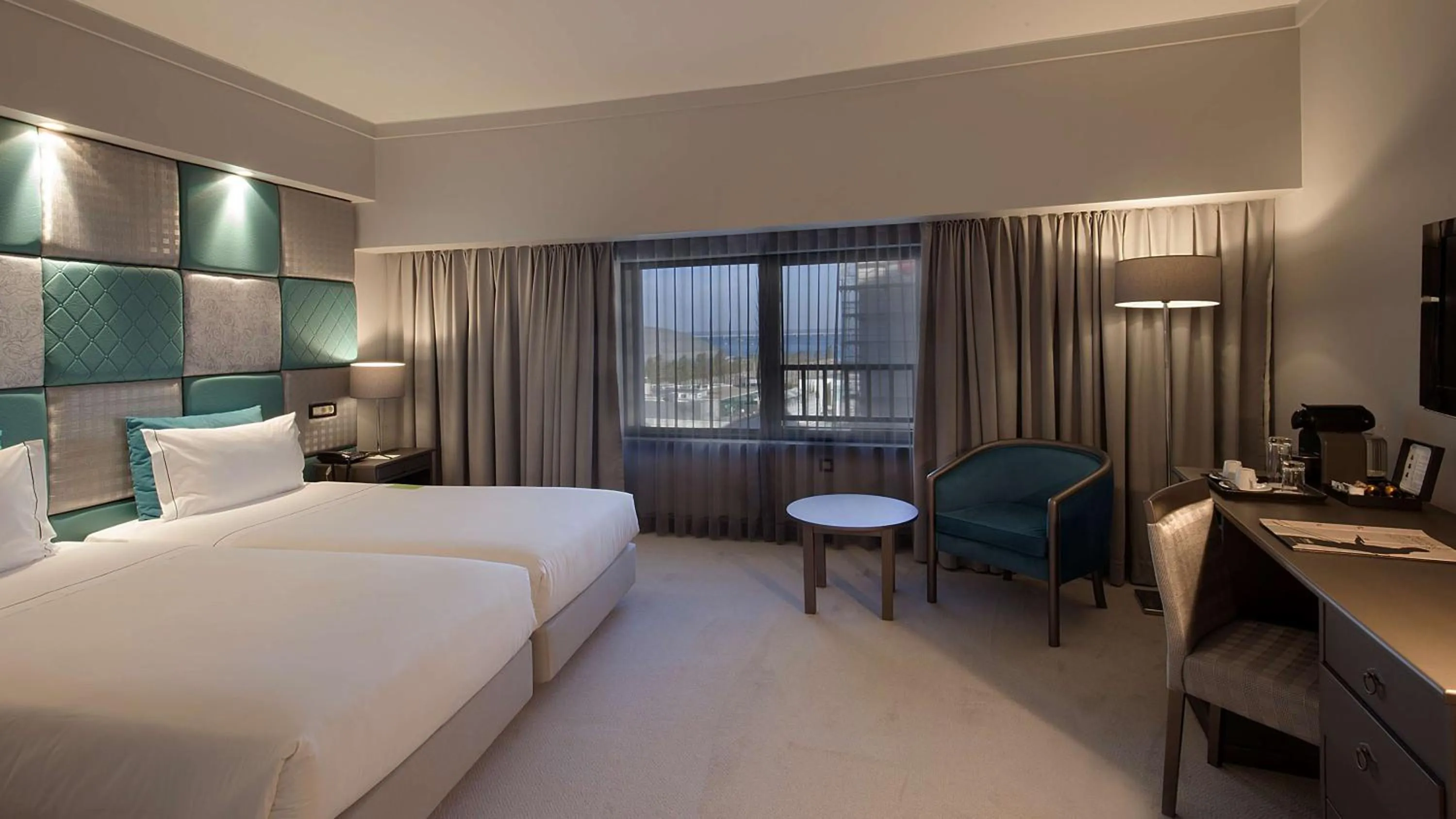 Bedroom, Bed in Tivoli Oriente Lisboa Hotel