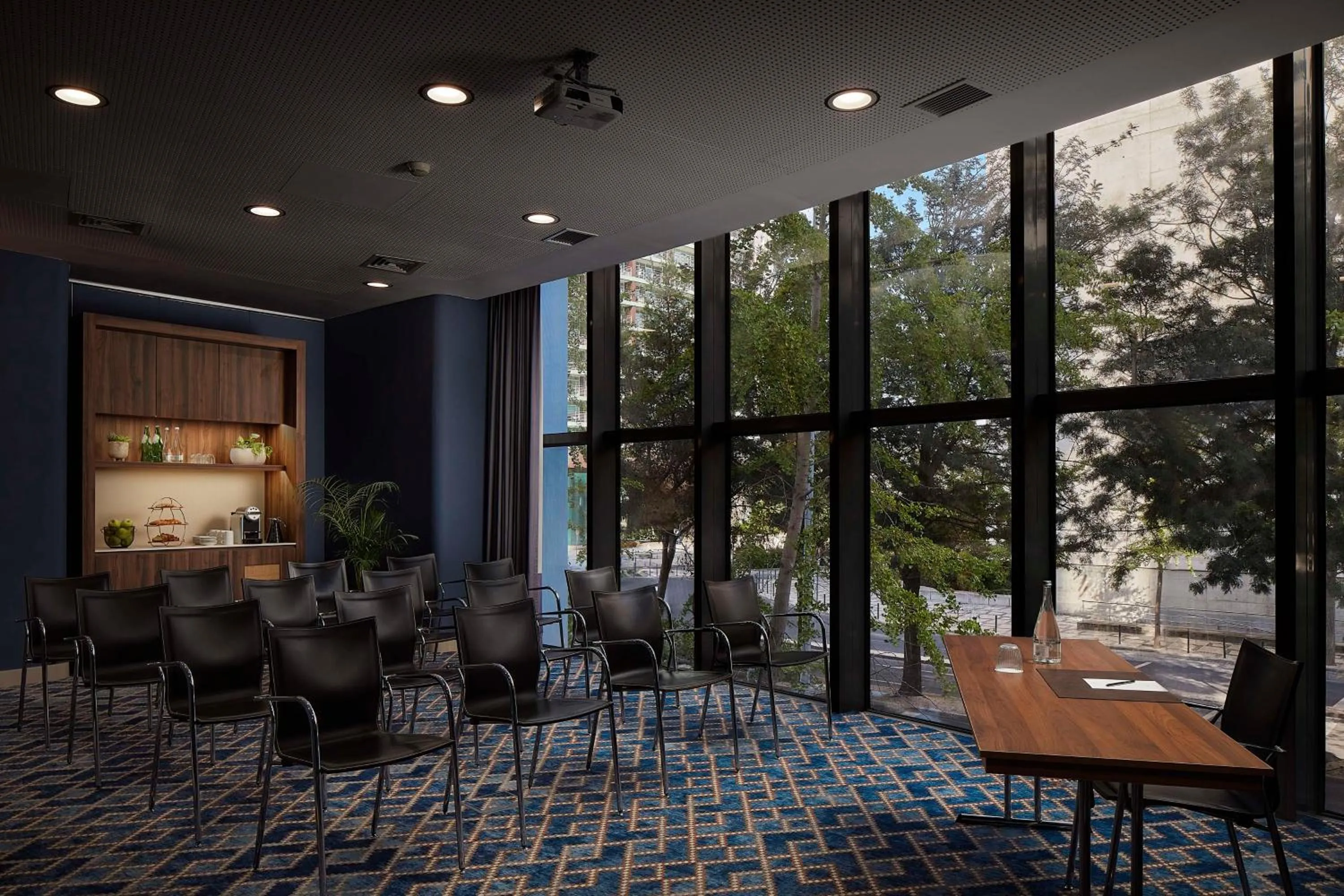 Meeting/conference room in Tivoli Oriente Lisboa Hotel