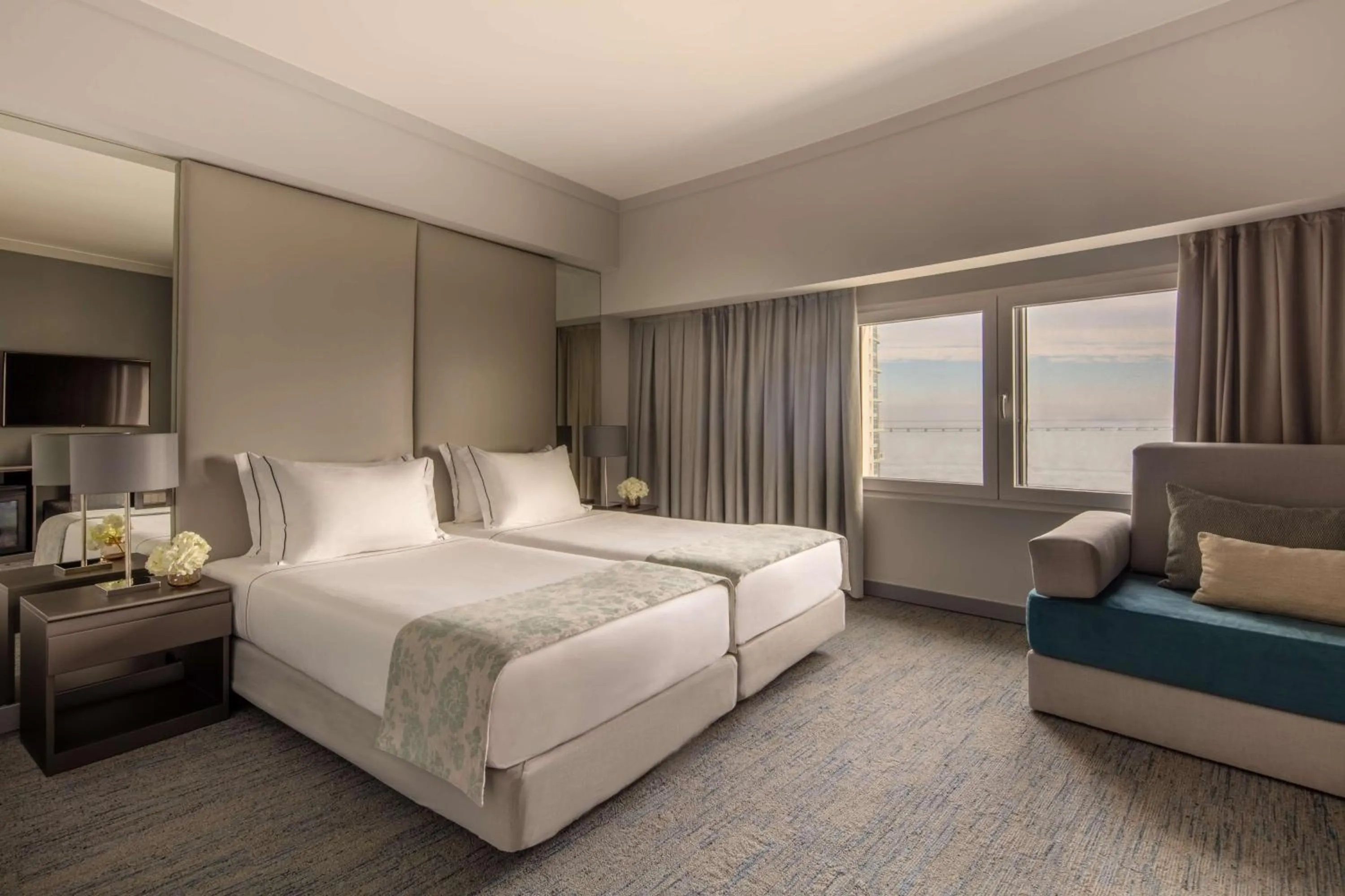 Bedroom, Bed in Tivoli Oriente Lisboa Hotel