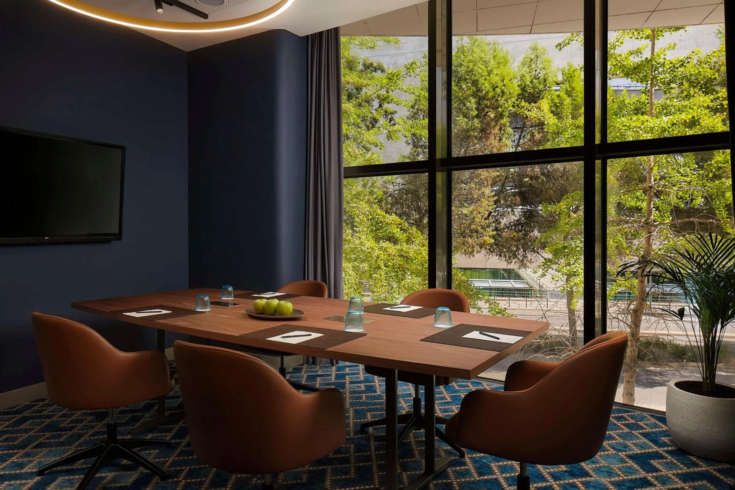 Meeting/conference room in Tivoli Oriente Lisboa Hotel