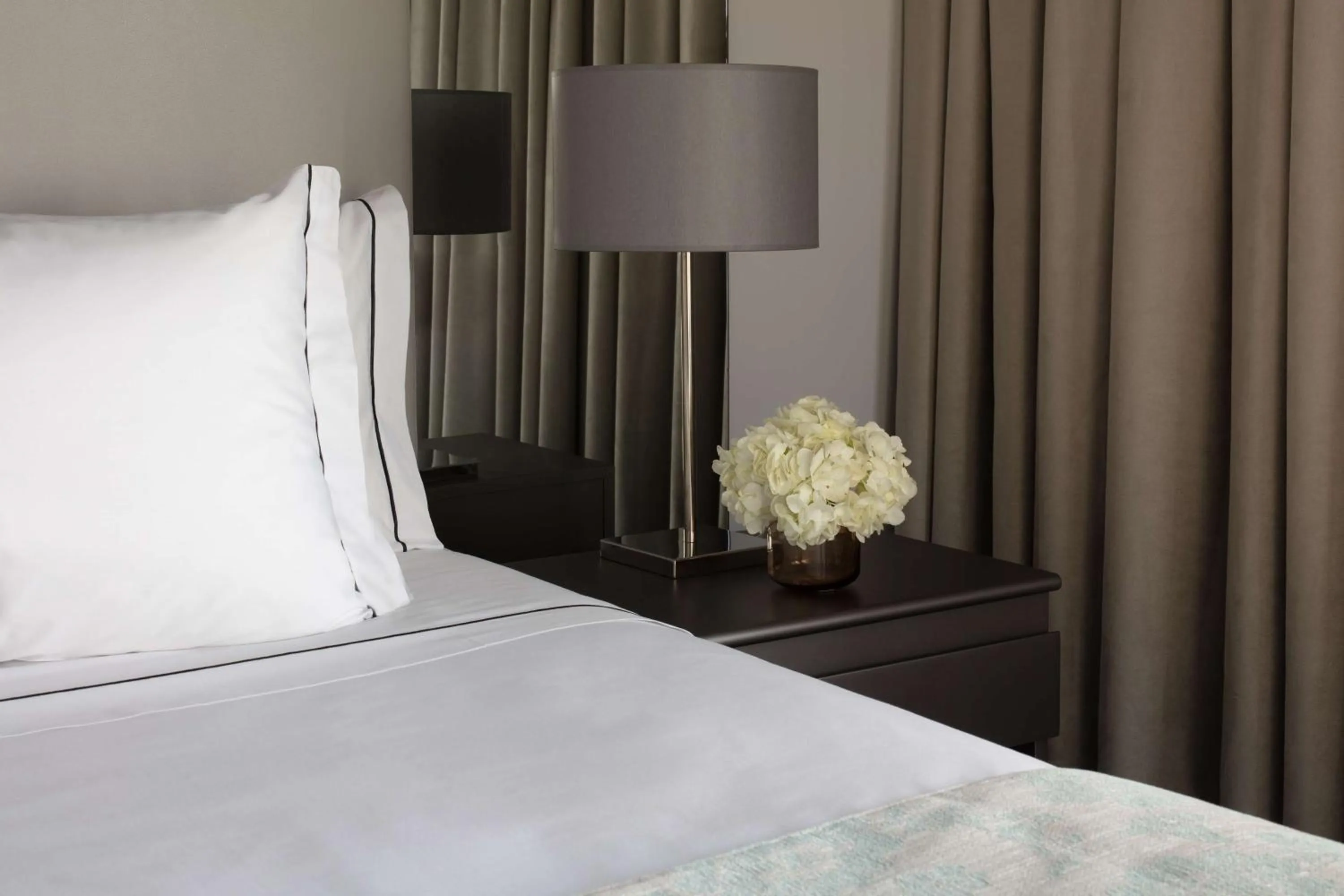 Bedroom, Bed in Tivoli Oriente Lisboa Hotel