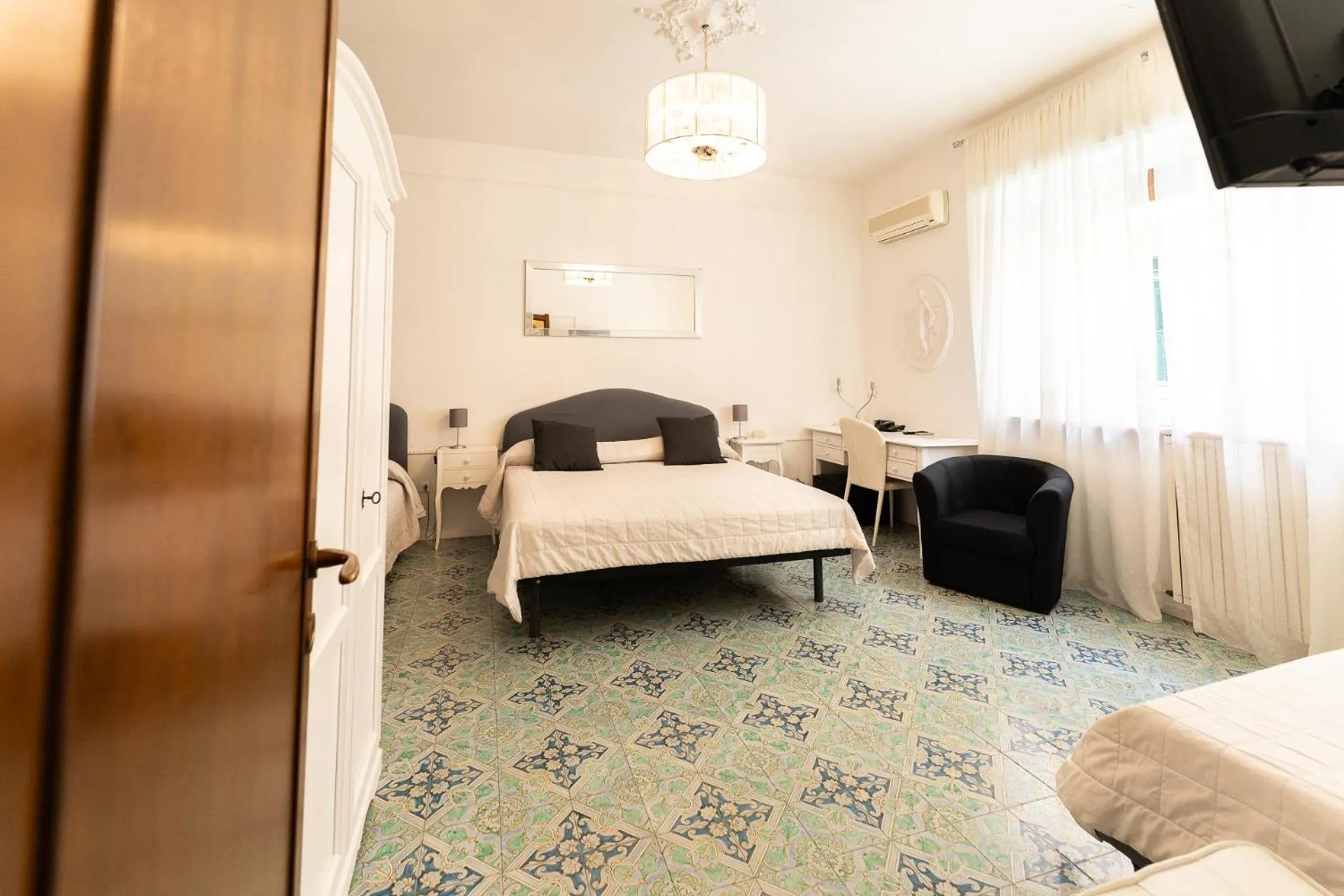 Photo of the whole room in Hotel Miramare