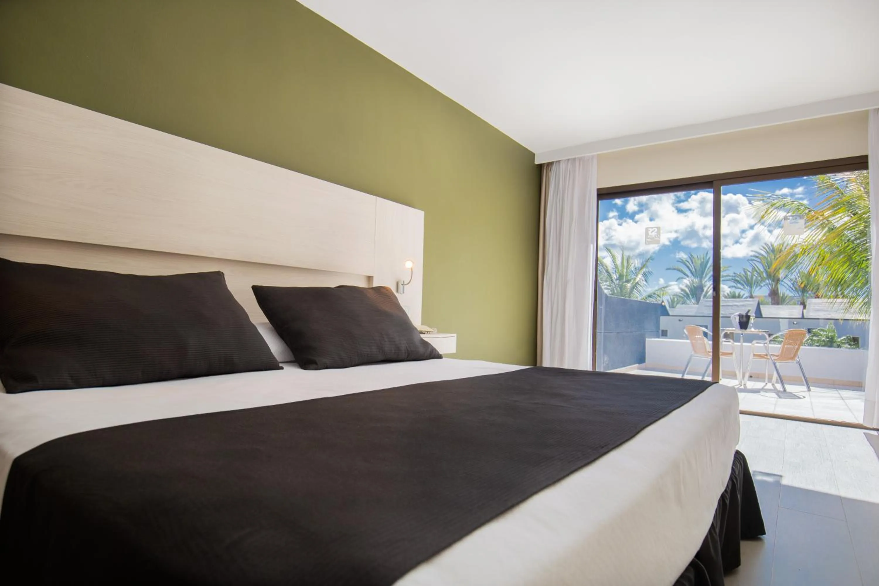 Balcony/Terrace, Bed in R2 Romantic Fantasia Suites - Adults Only