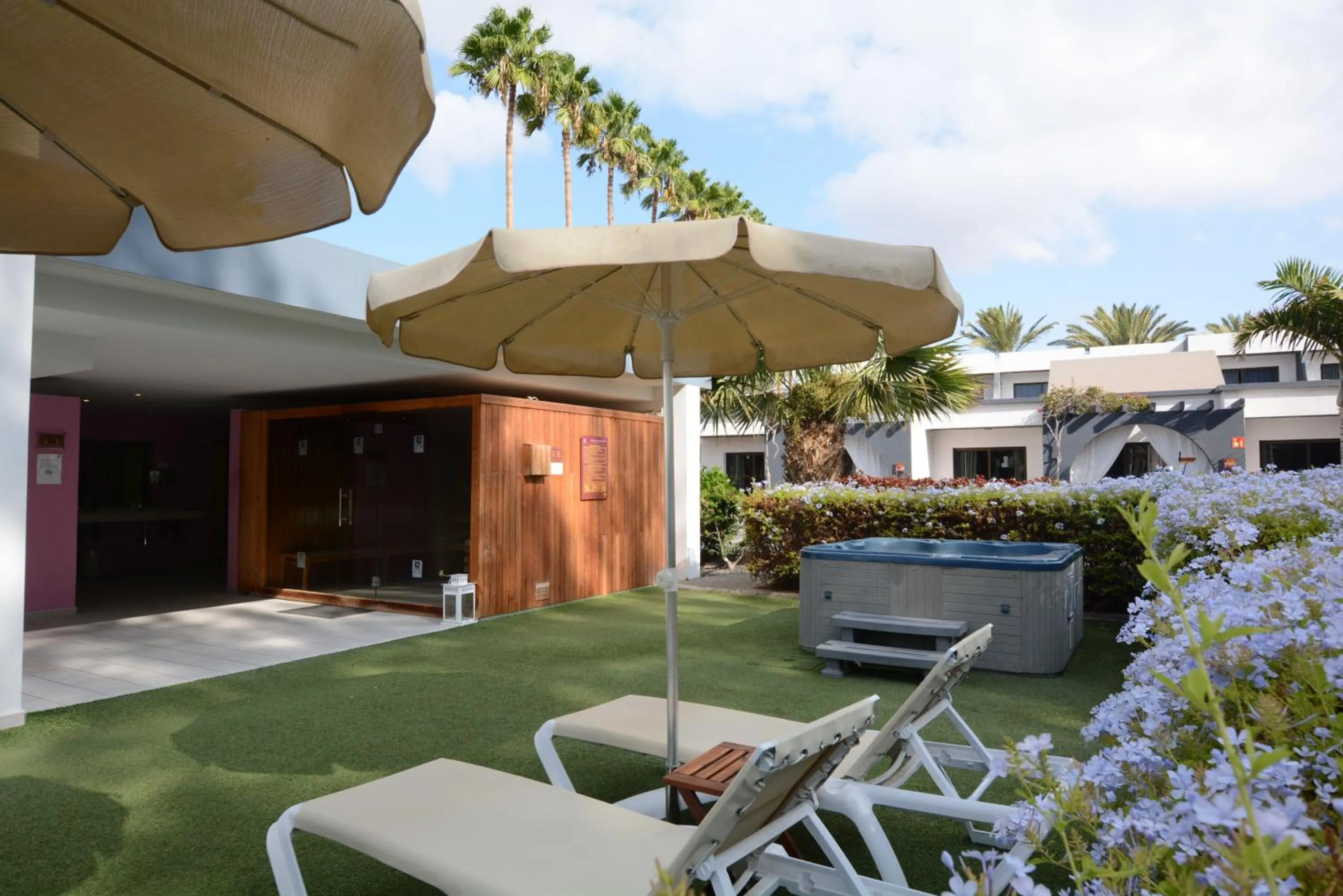 Patio in R2 Romantic Fantasia Suites - Adults Only