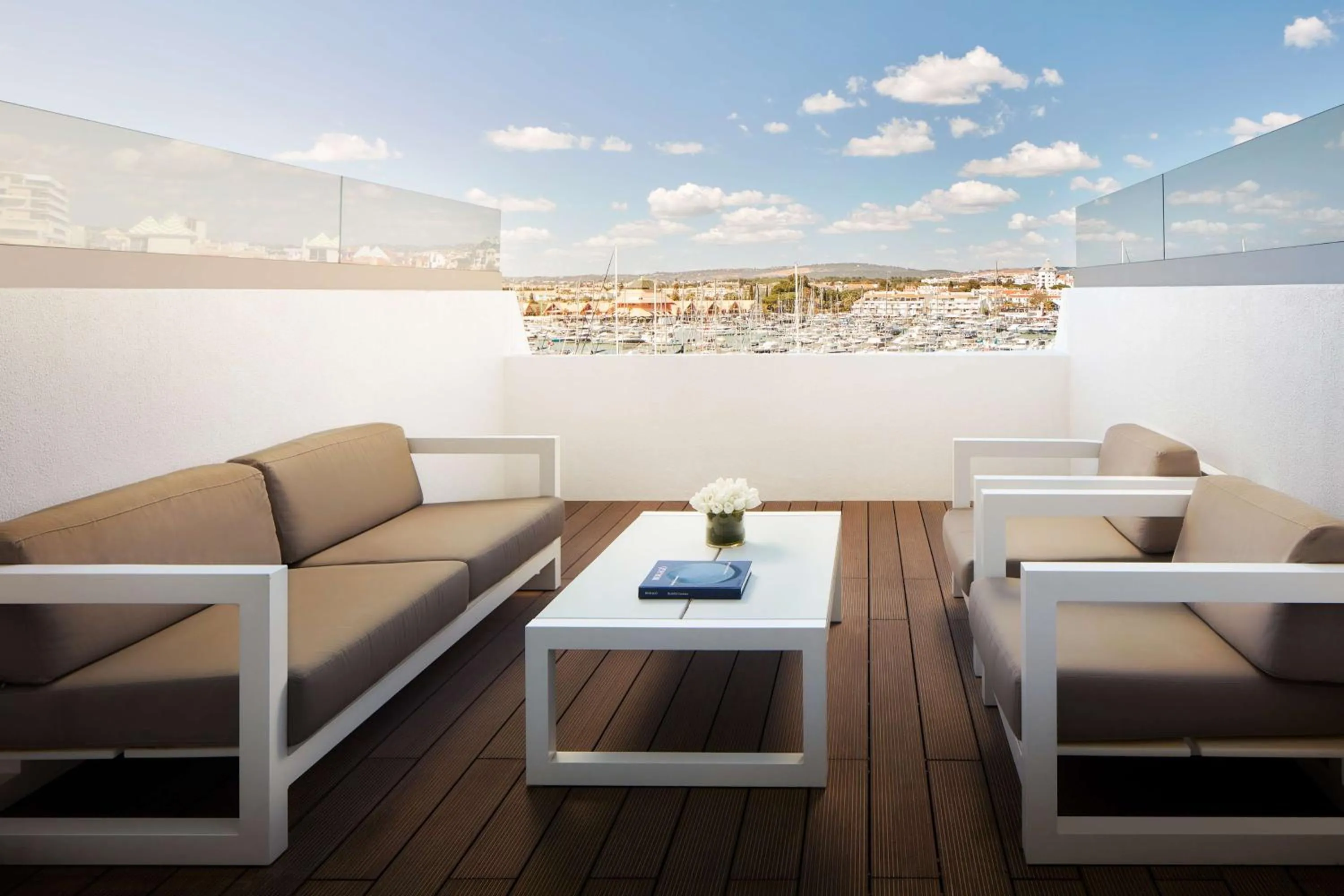 Property building in Tivoli Marina Vilamoura