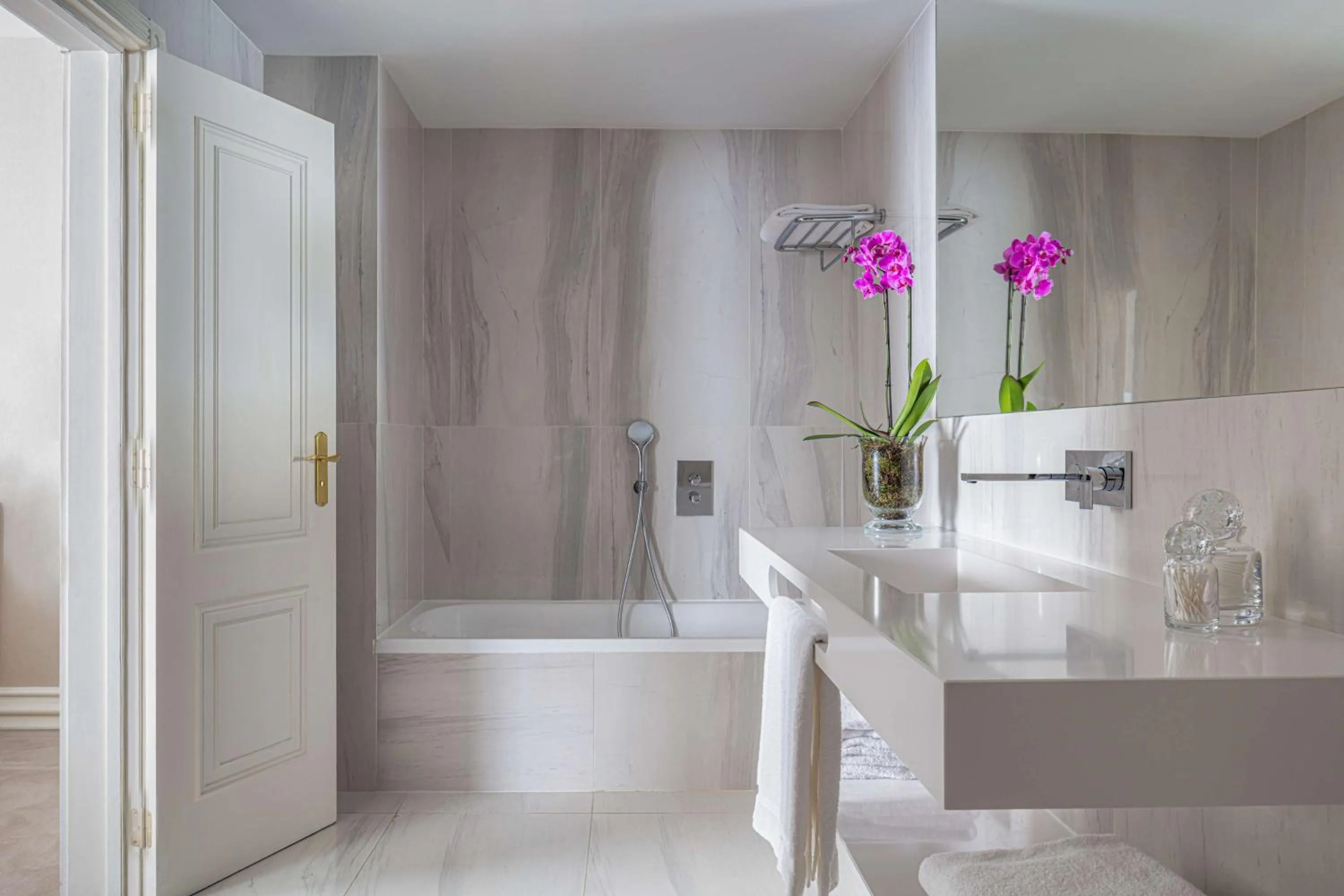 Bathroom in Tivoli Avenida Liberdade Lisboa – A Leading Hotel of the World