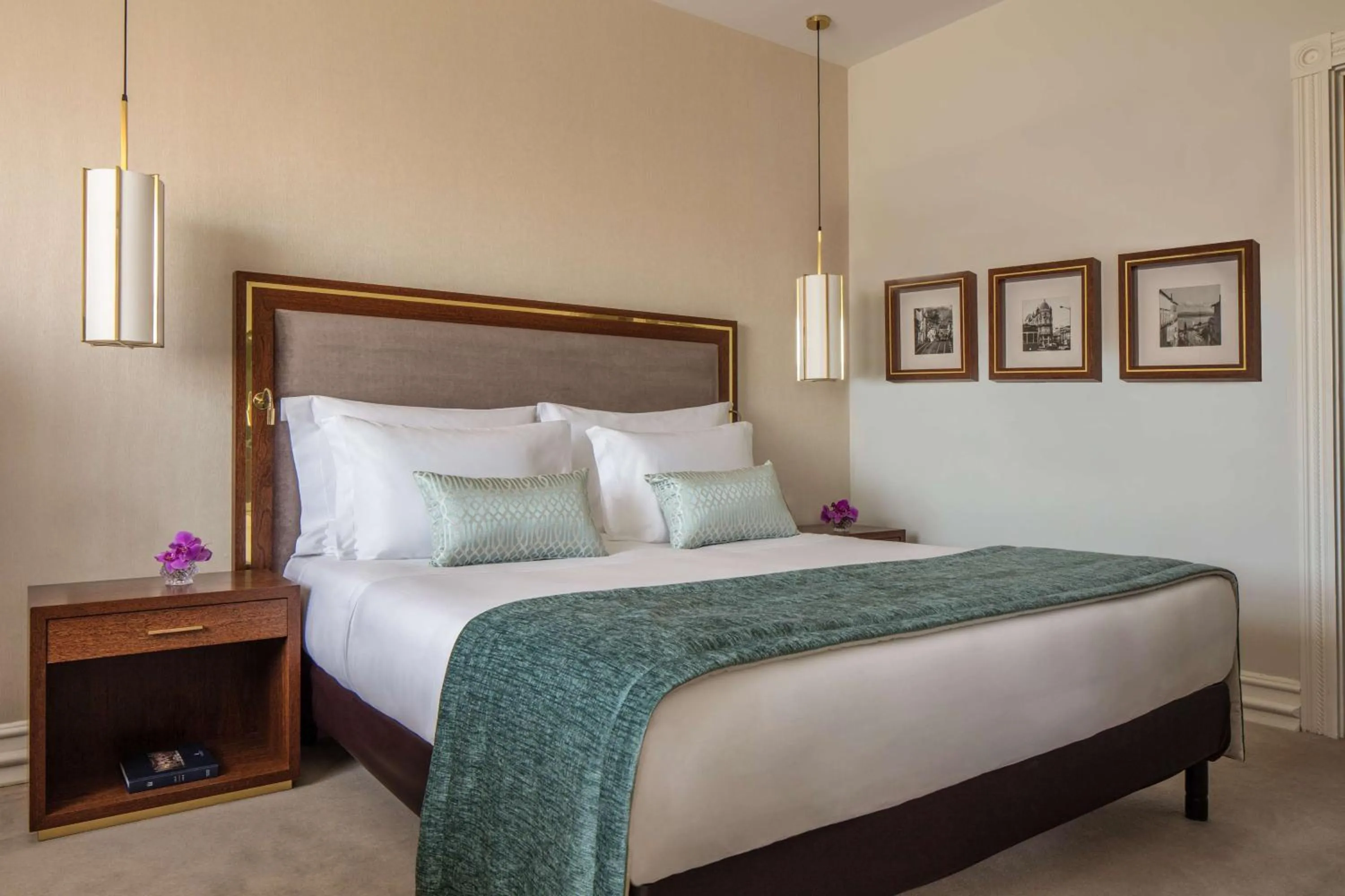 Bedroom, Bed in Tivoli Avenida Liberdade Lisboa – A Leading Hotel of the World