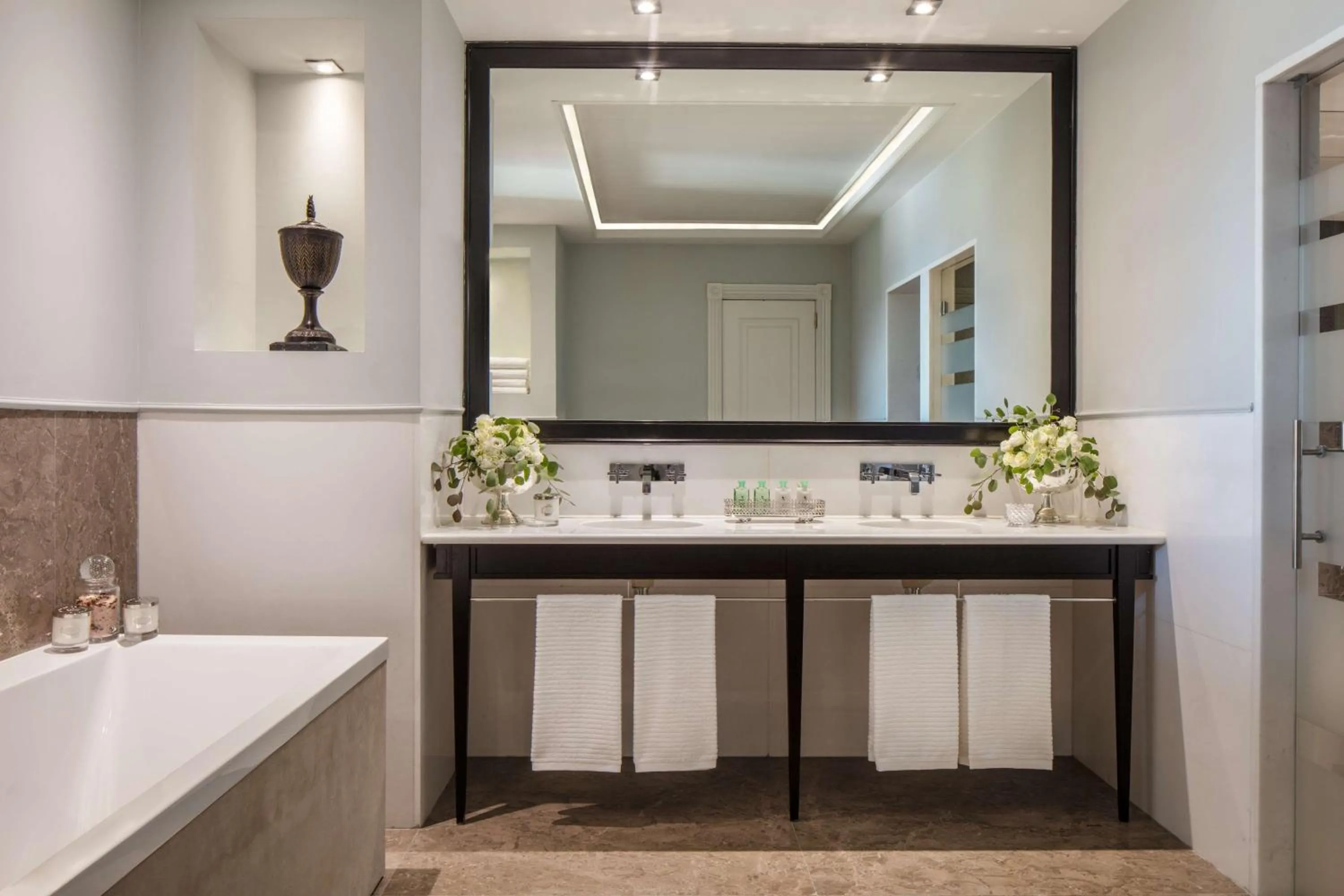 Bathroom in Tivoli Avenida Liberdade Lisboa – A Leading Hotel of the World