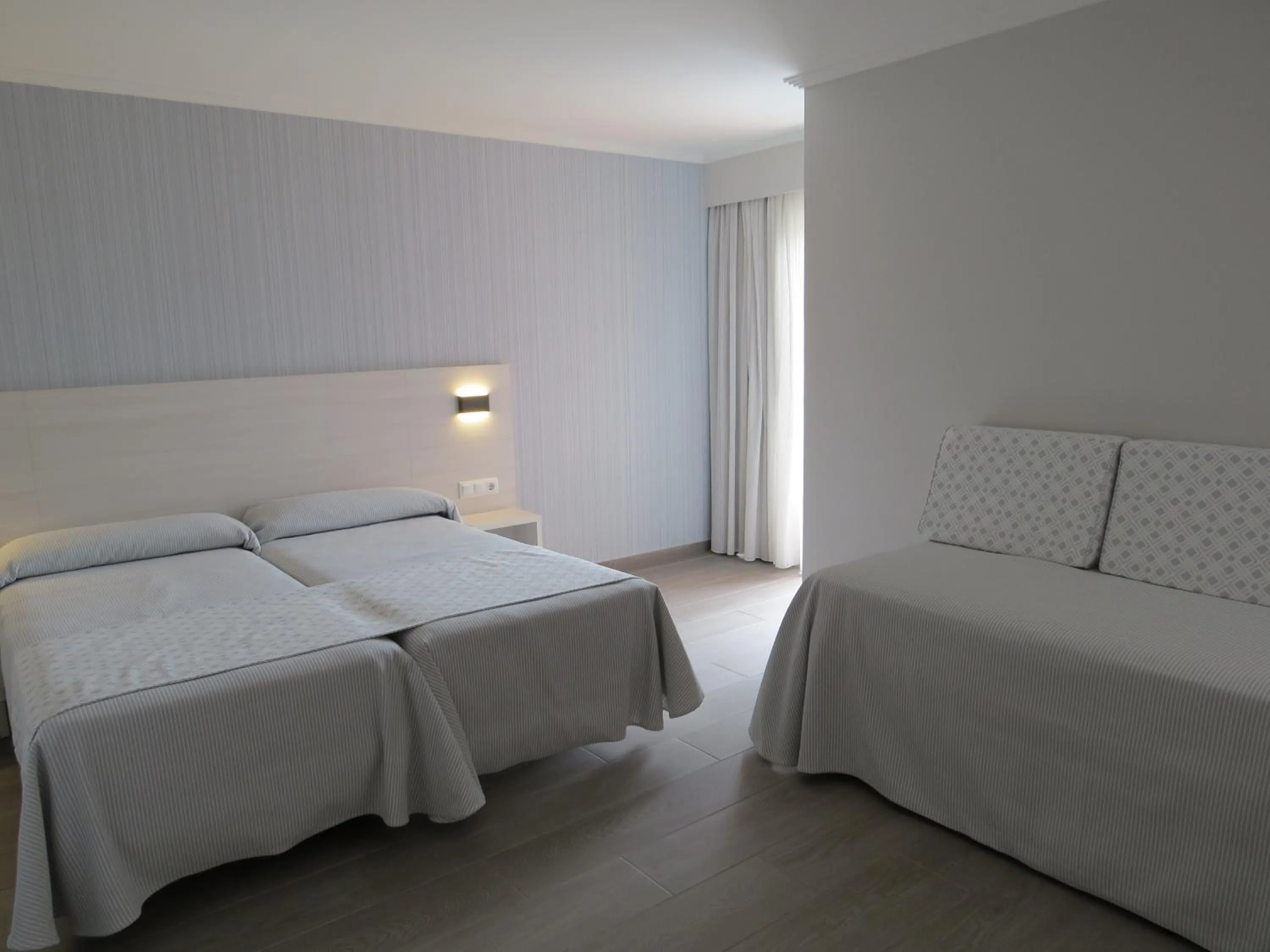Photo of the whole room, Bed in Hotel La Lanzada