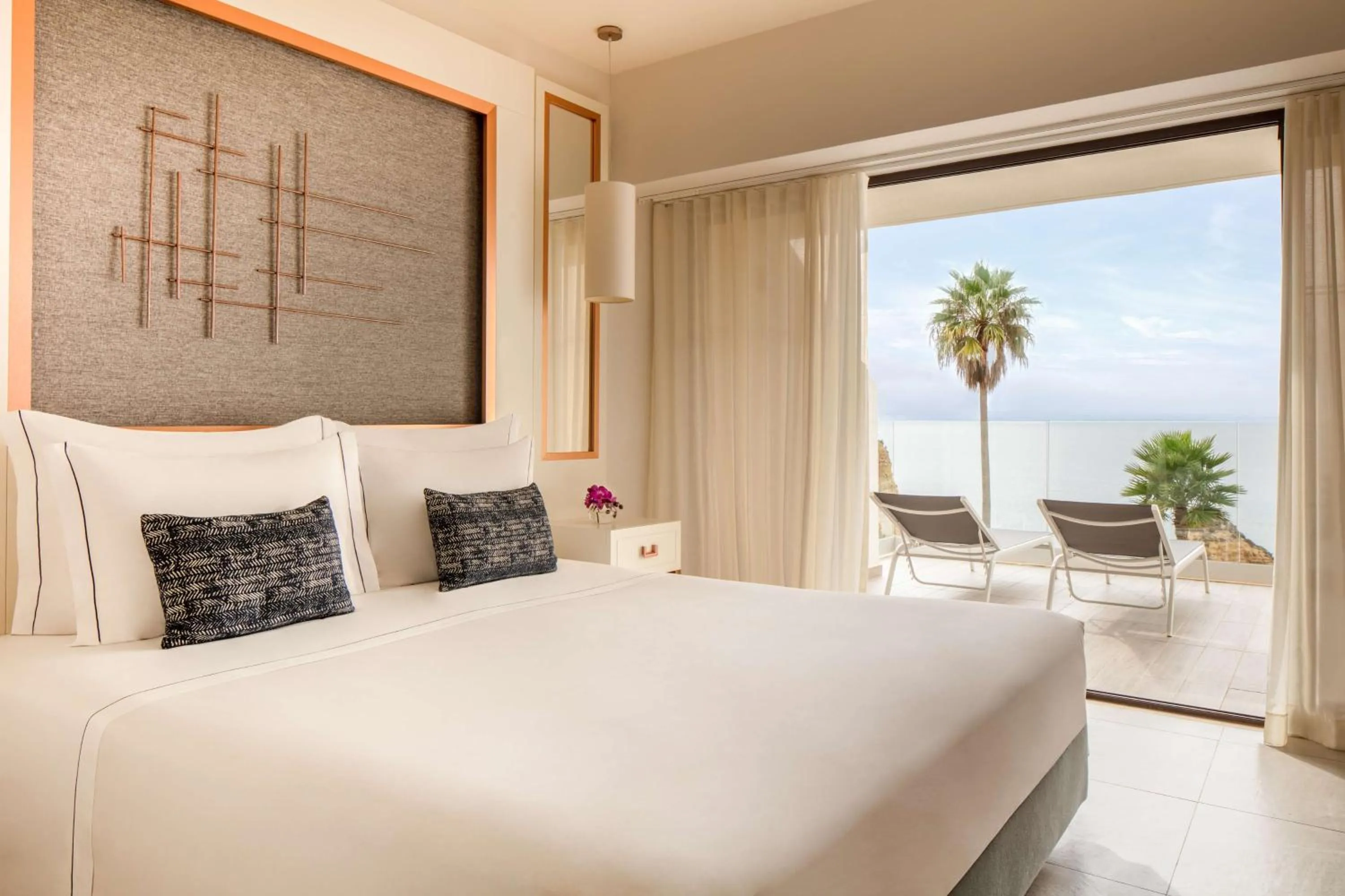 Photo of the whole room, Bed in Tivoli Carvoeiro