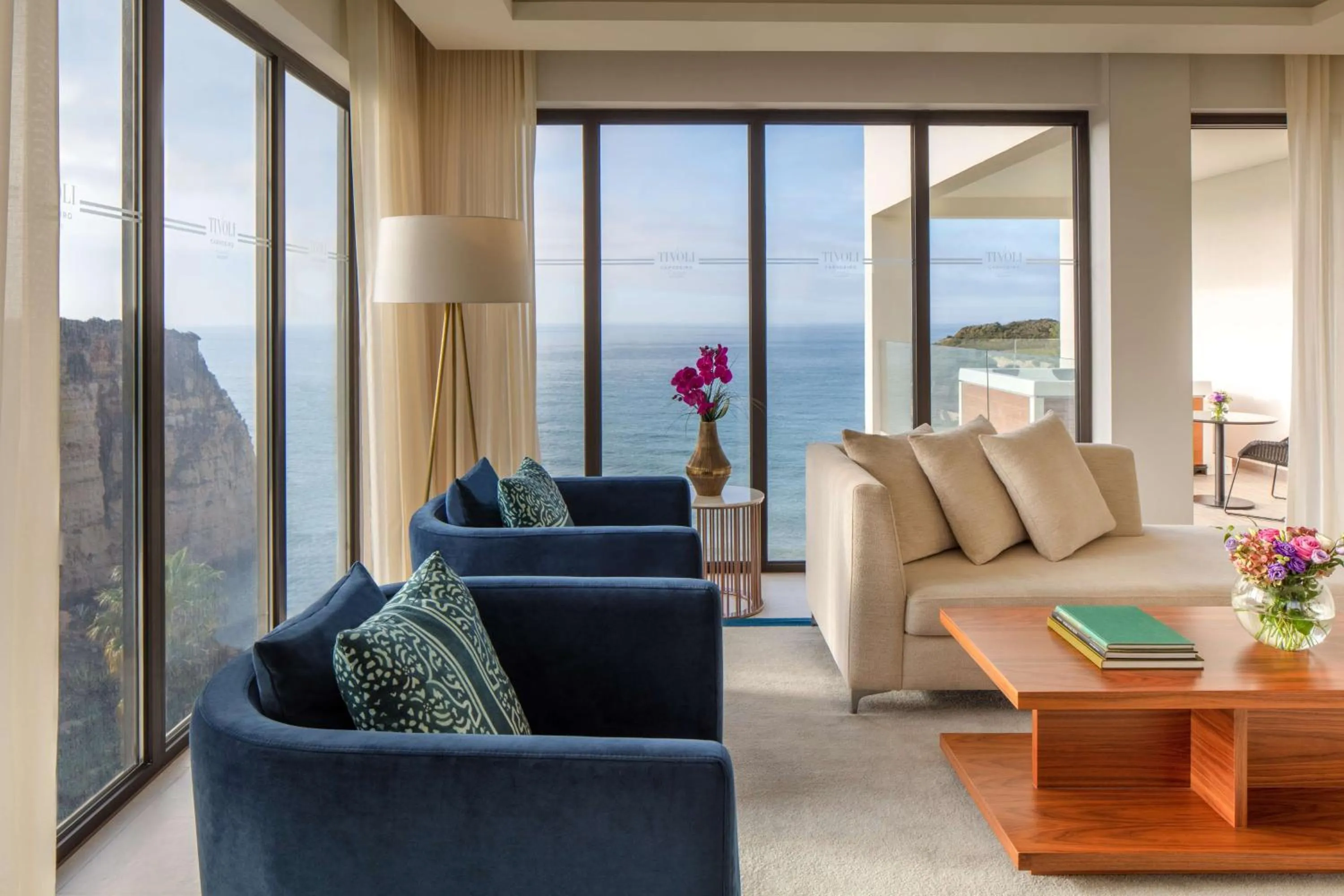 Photo of the whole room in Tivoli Carvoeiro