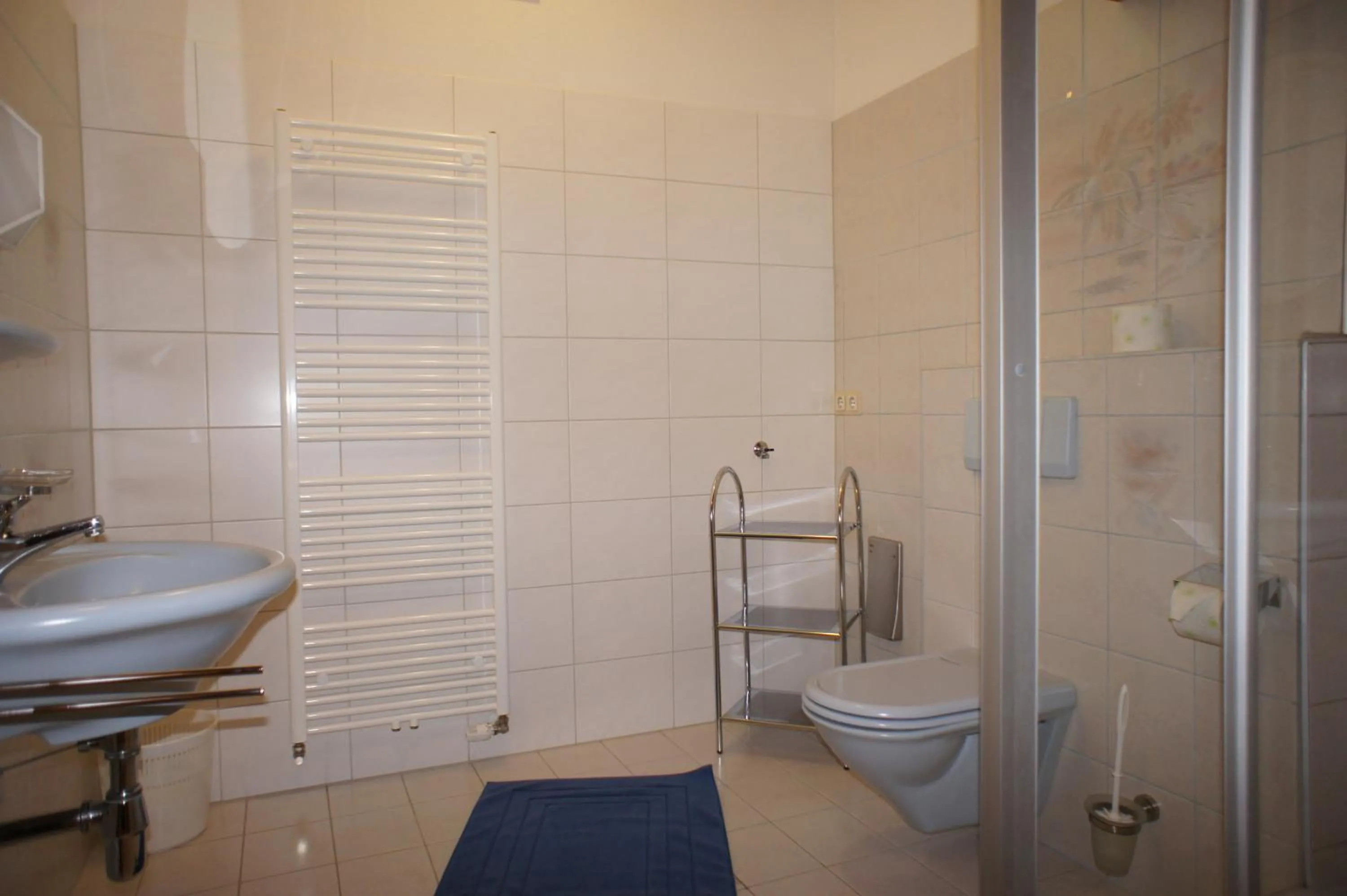 Shower in Appartements Gärtner