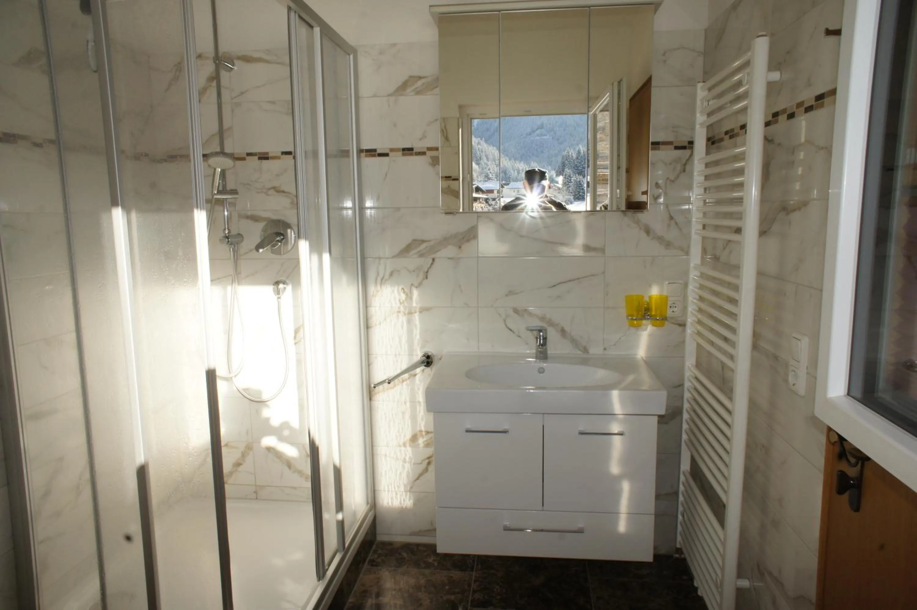 Shower in Appartements Gärtner
