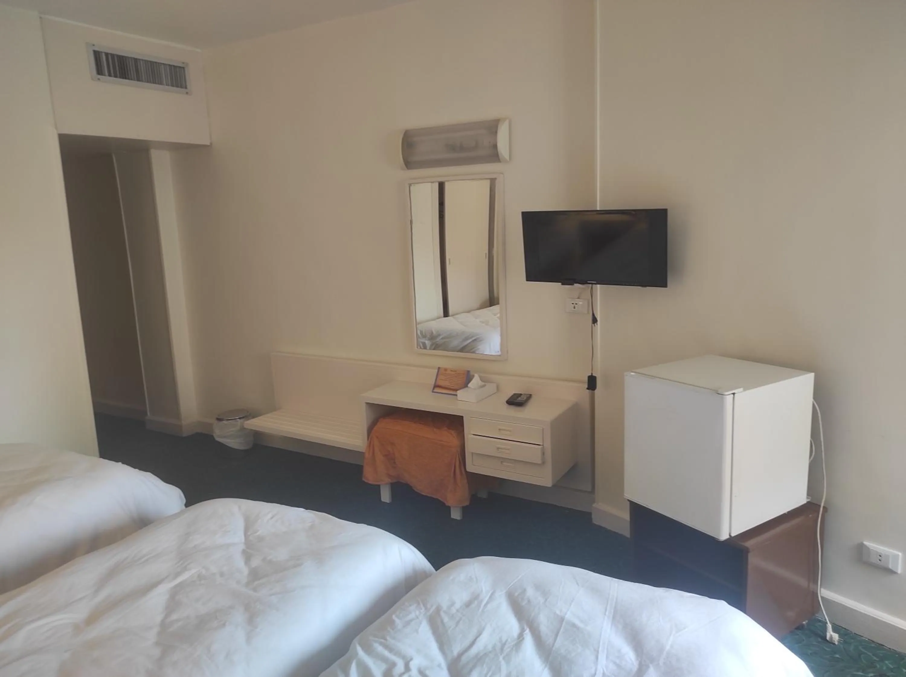 Bed in Beirut Hotel Cairo