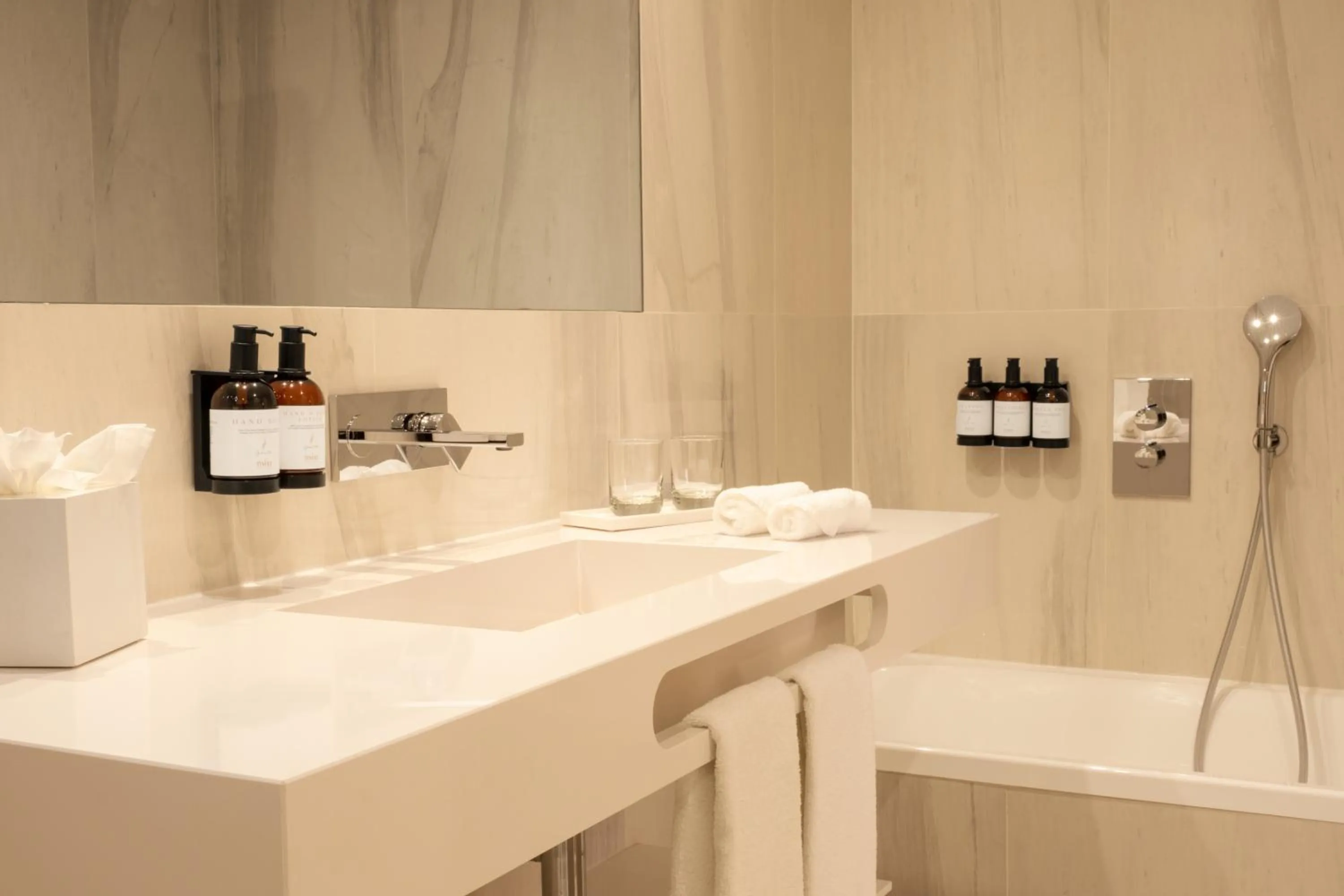 Bathroom in Tivoli Coimbra Hotel