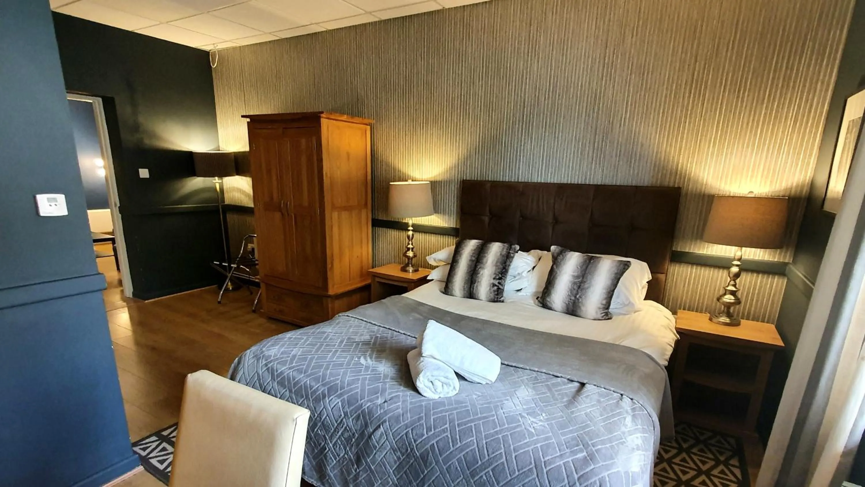 Photo of the whole room, Bed in The Churchill Court