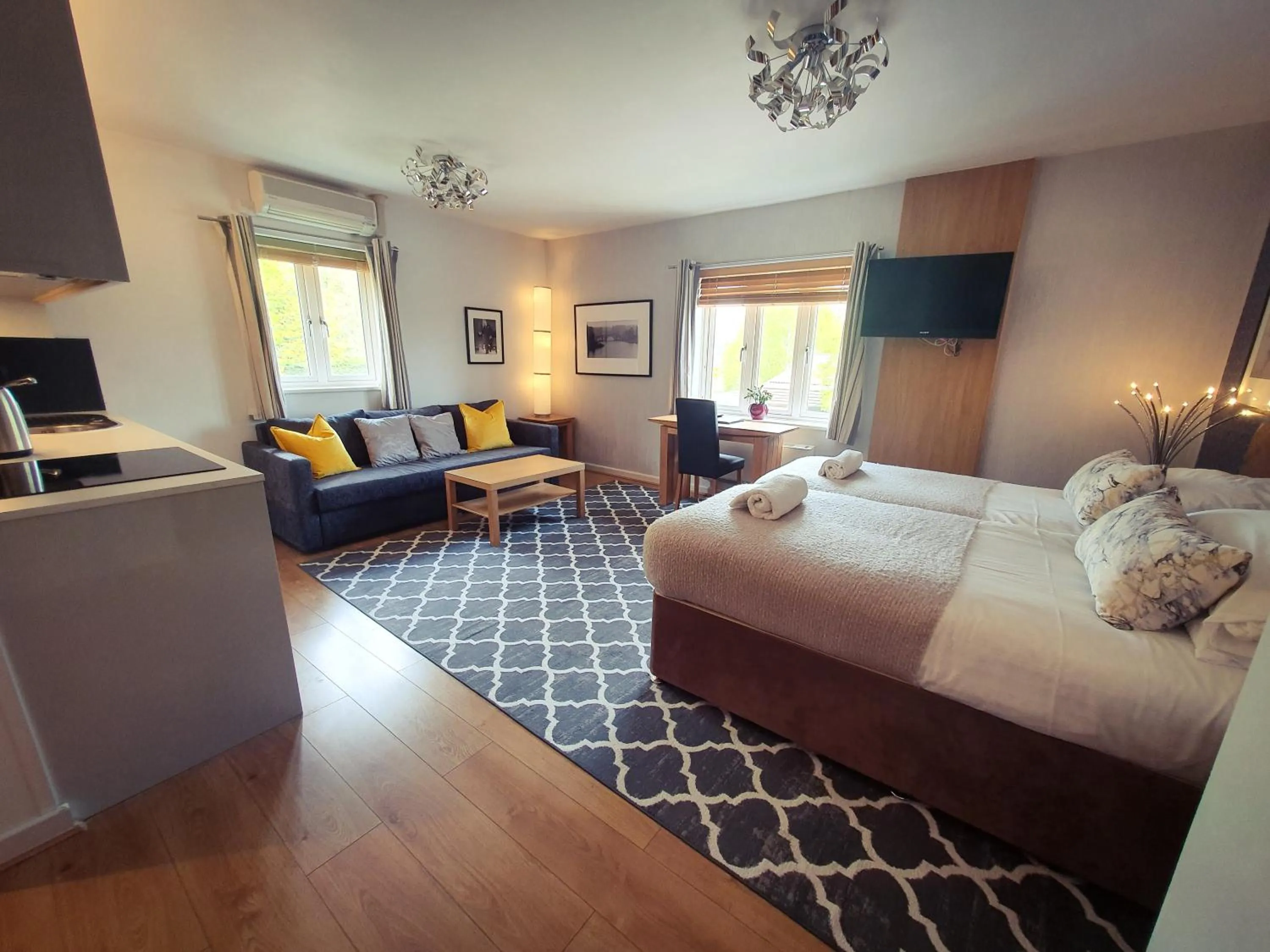 Photo of the whole room in The Churchill Court