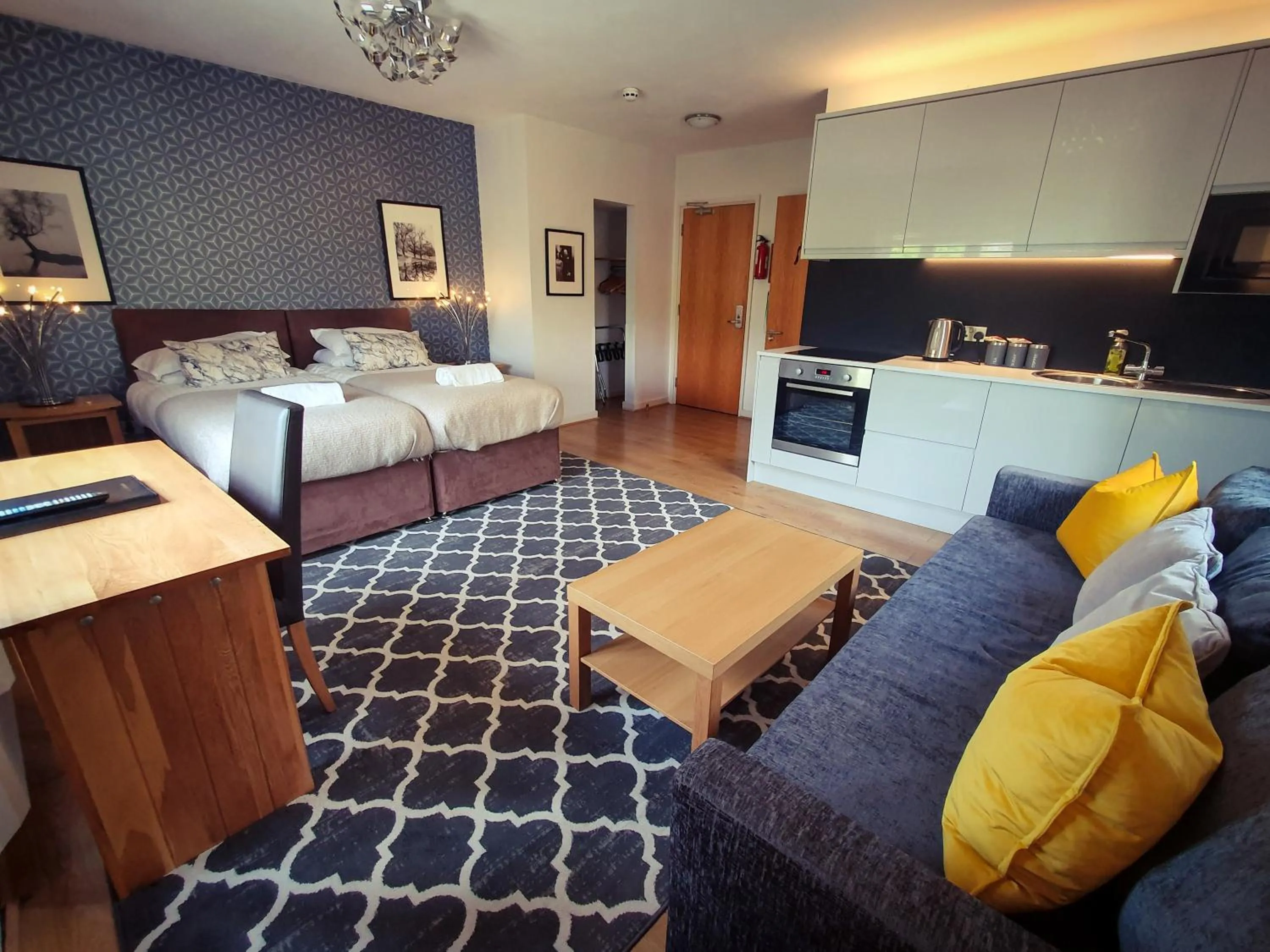 Bedroom, Bed in The Churchill Court