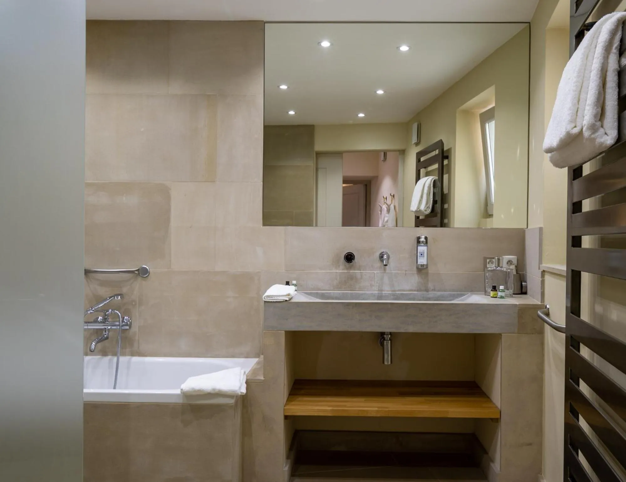 Bathroom in Le Clos Violette et Le 11 D'Aglaé - Appart' Hôtel de Charme Design de Luxe