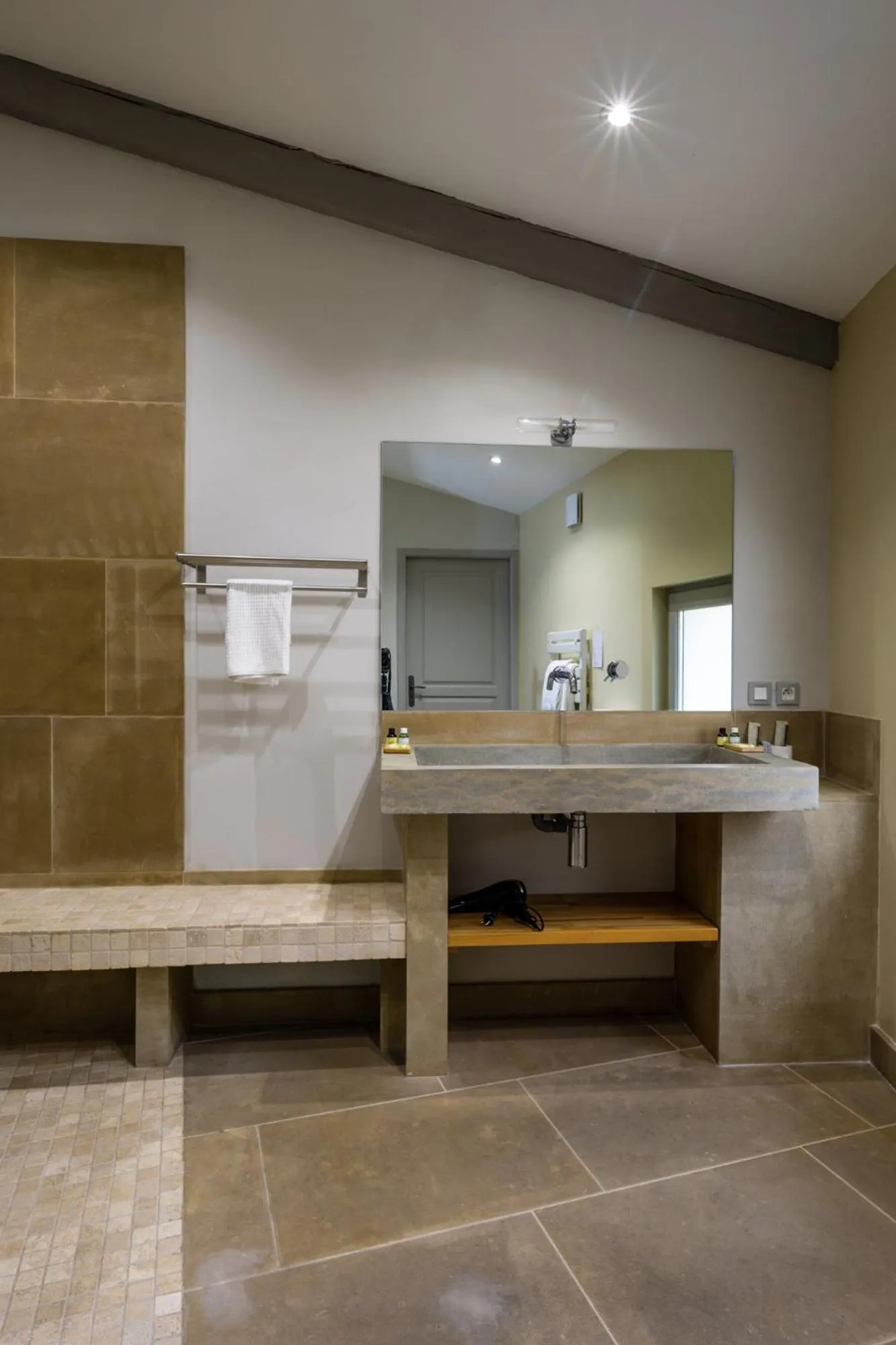 Bathroom in Le Clos Violette et Le 11 D'Aglaé - Appart' Hôtel de Charme Design de Luxe
