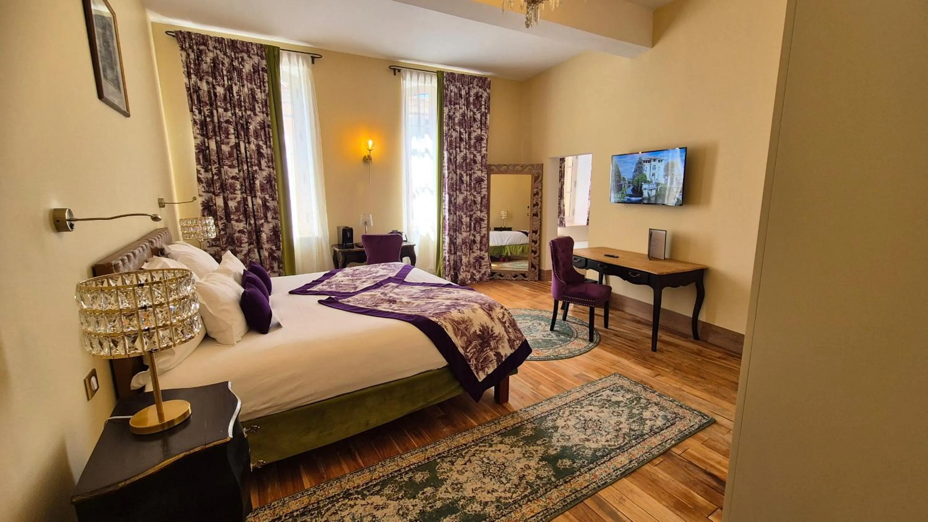 Bed in Le Clos Violette et Le 11 D'Aglaé - Appart' Hôtel de Charme Design de Luxe