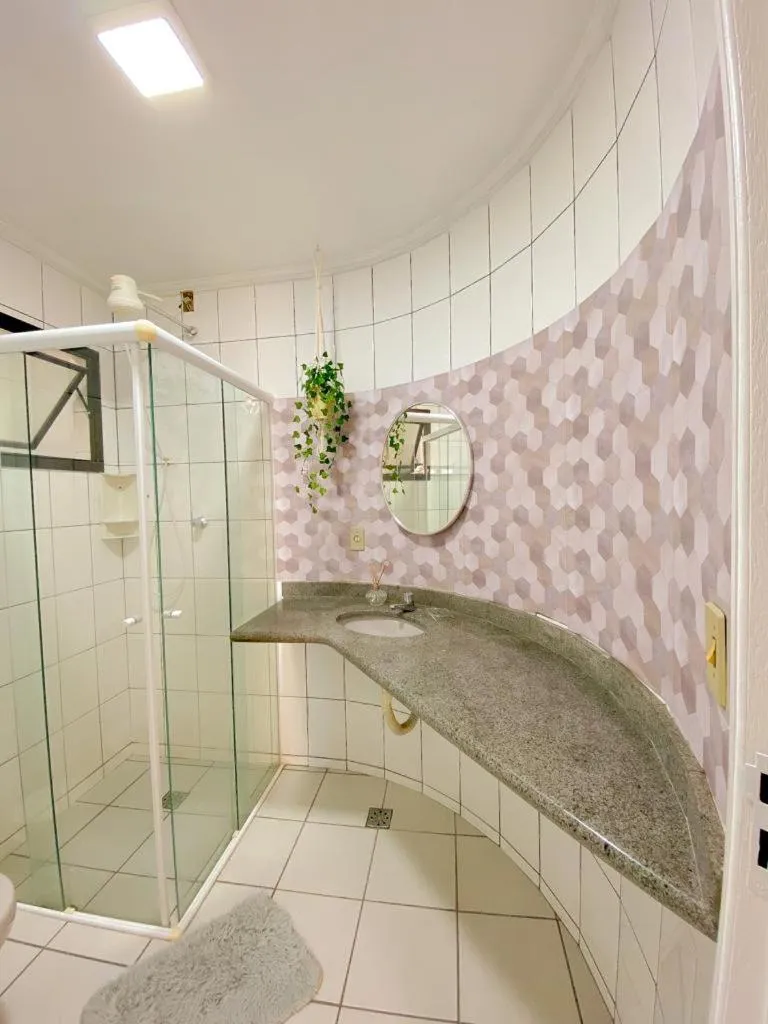 Shower in Apto lindo e aconchegante com piscina 202A