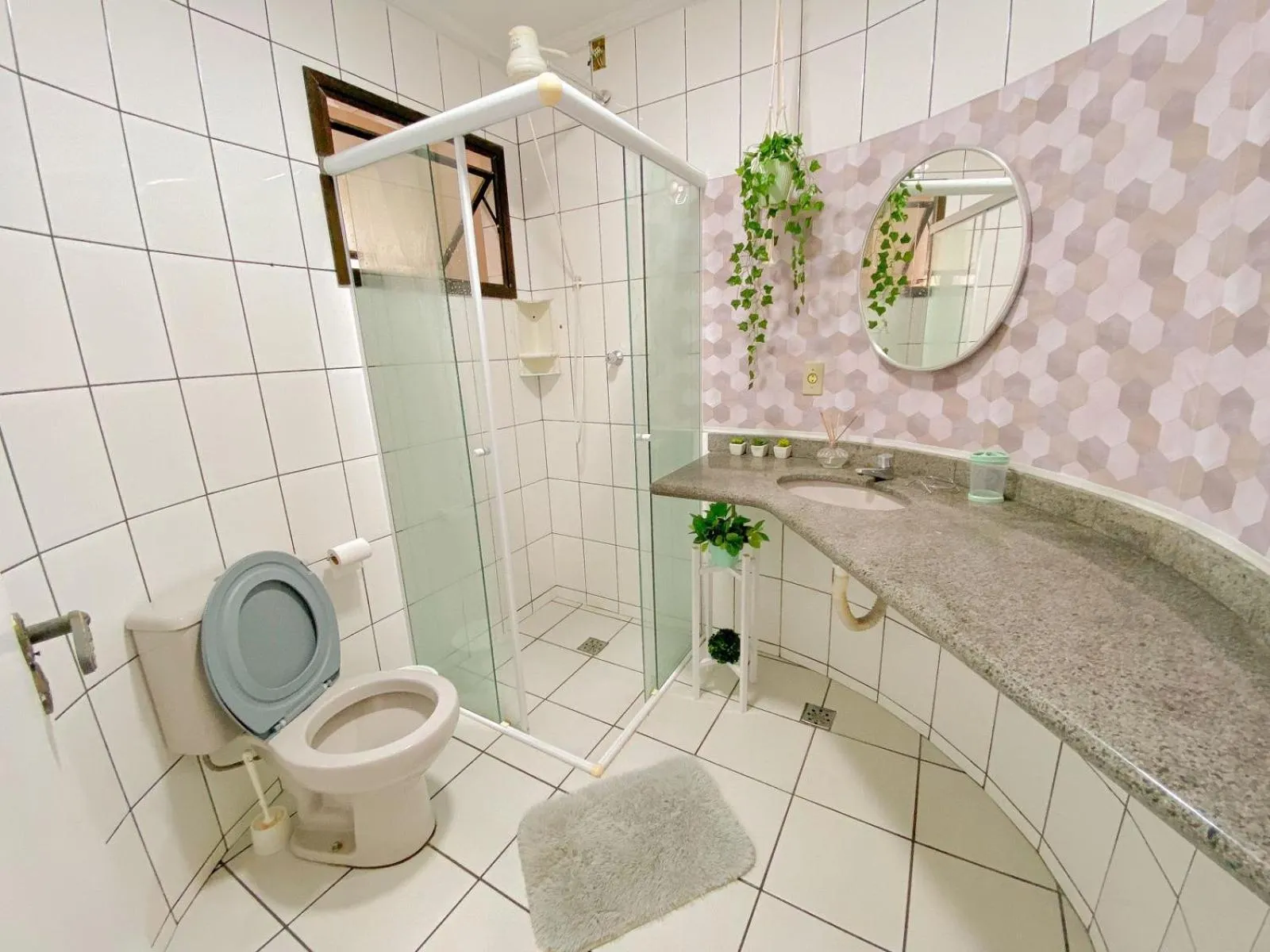 Apto lindo e aconchegante com piscina 202A