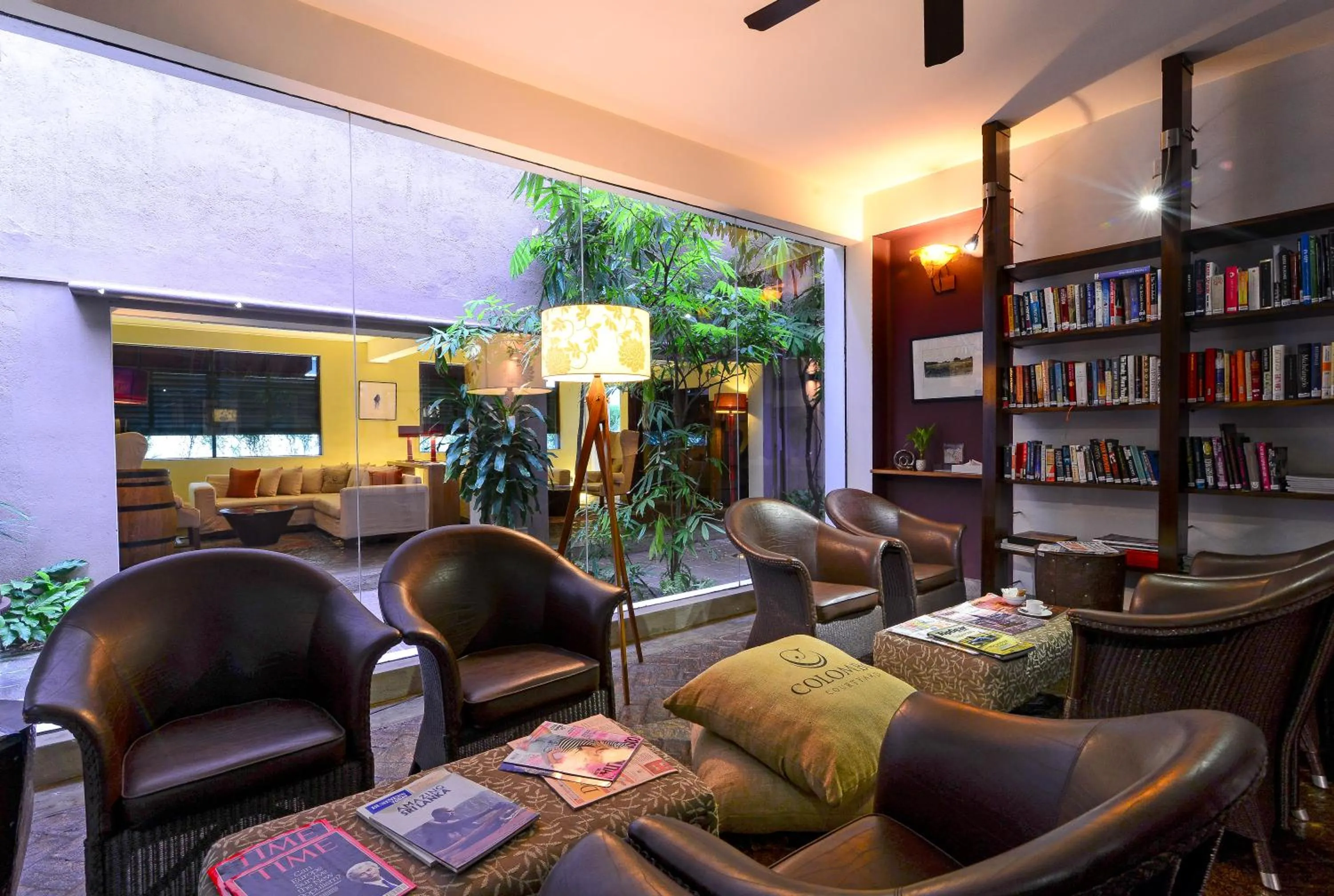 Library in Colombo Court Hotel & Spa