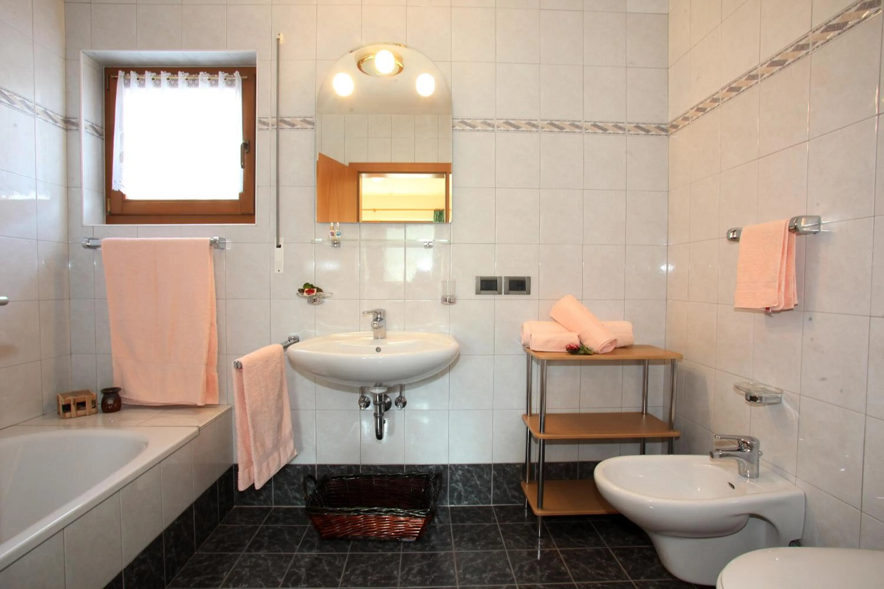 Toilet in Ciasa Rudiferia Appartamenti in Alta Badia