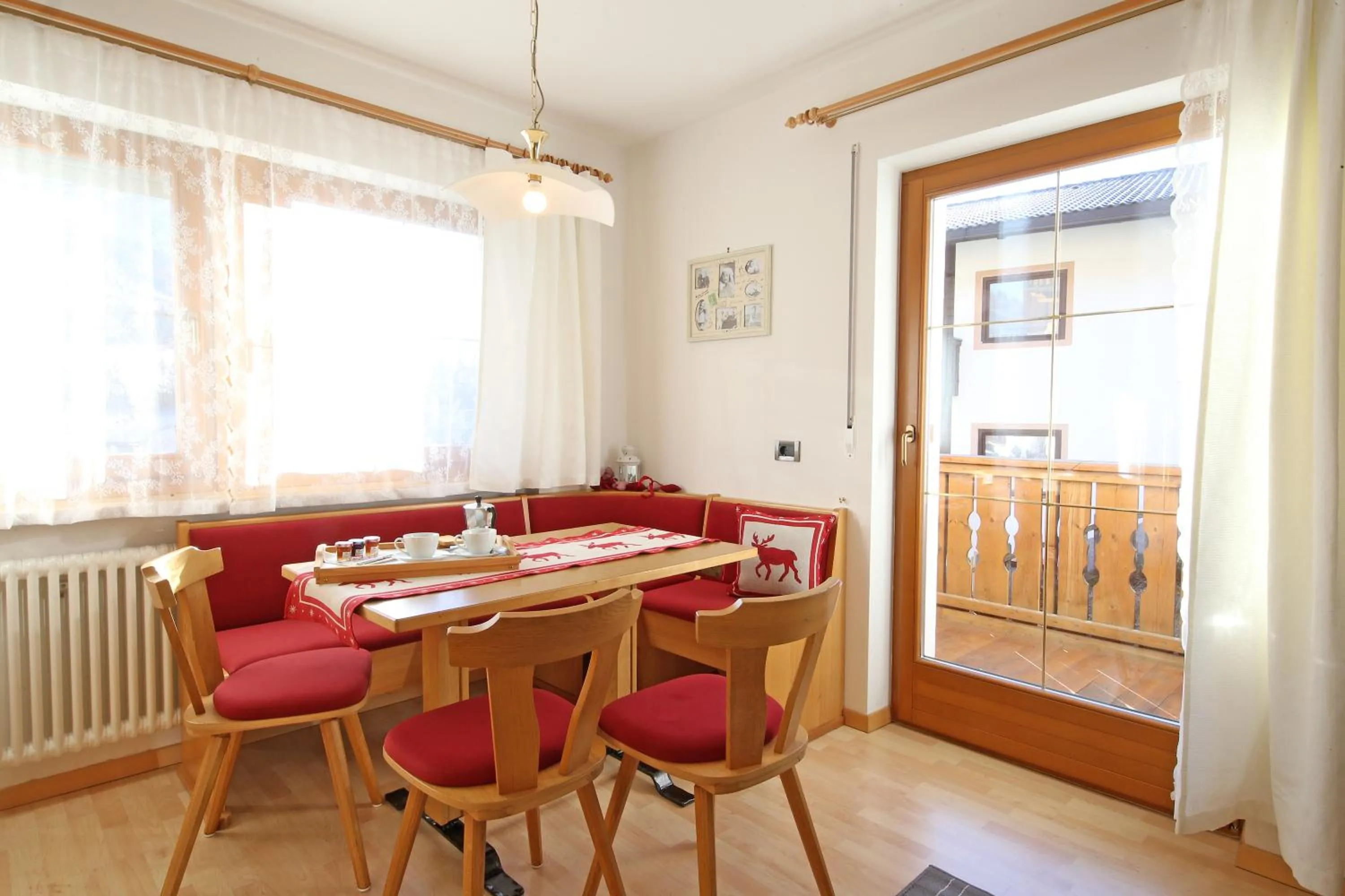 Dining area in Ciasa Rudiferia Appartamenti in Alta Badia