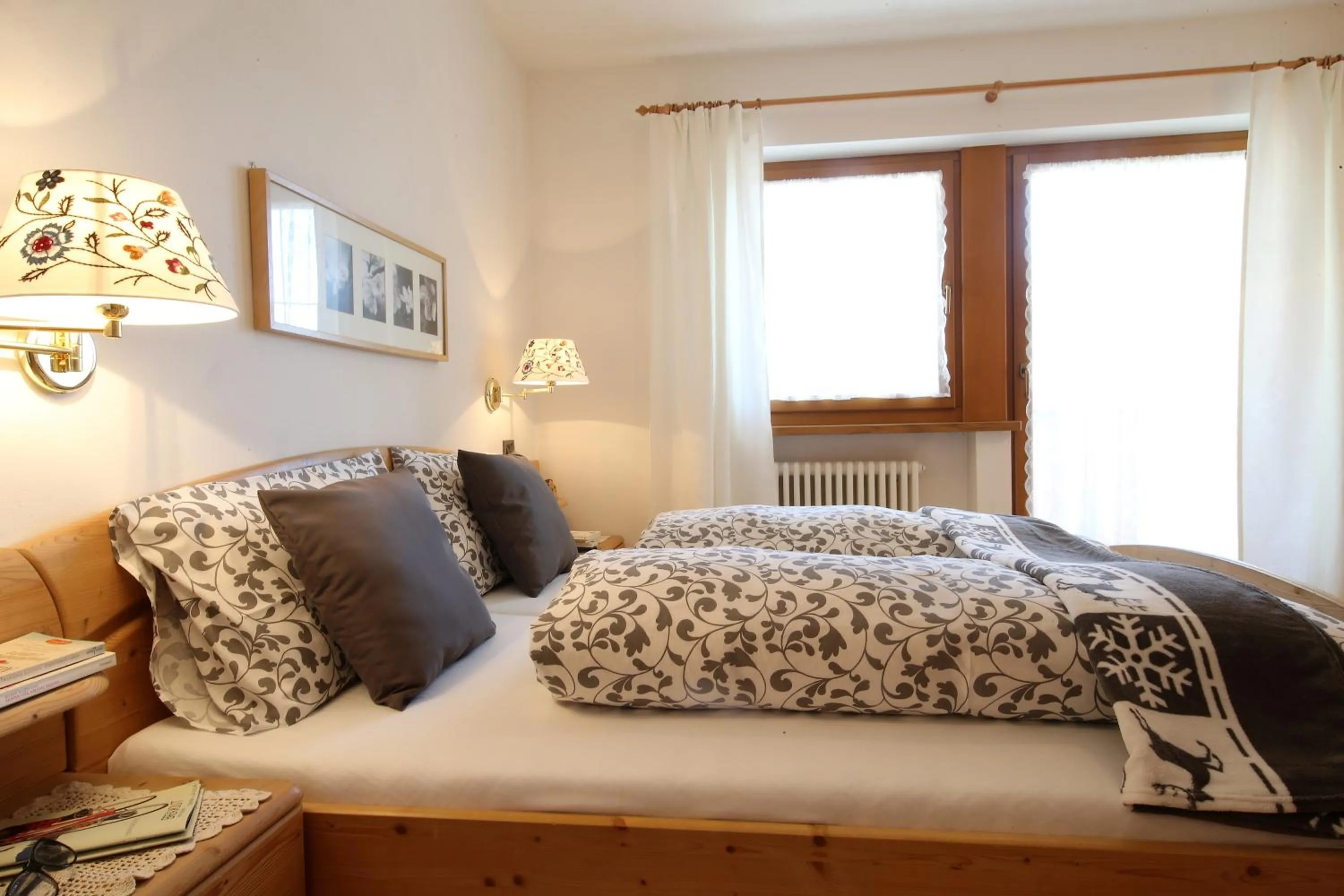 Decorative detail, Bed in Ciasa Rudiferia Appartamenti in Alta Badia