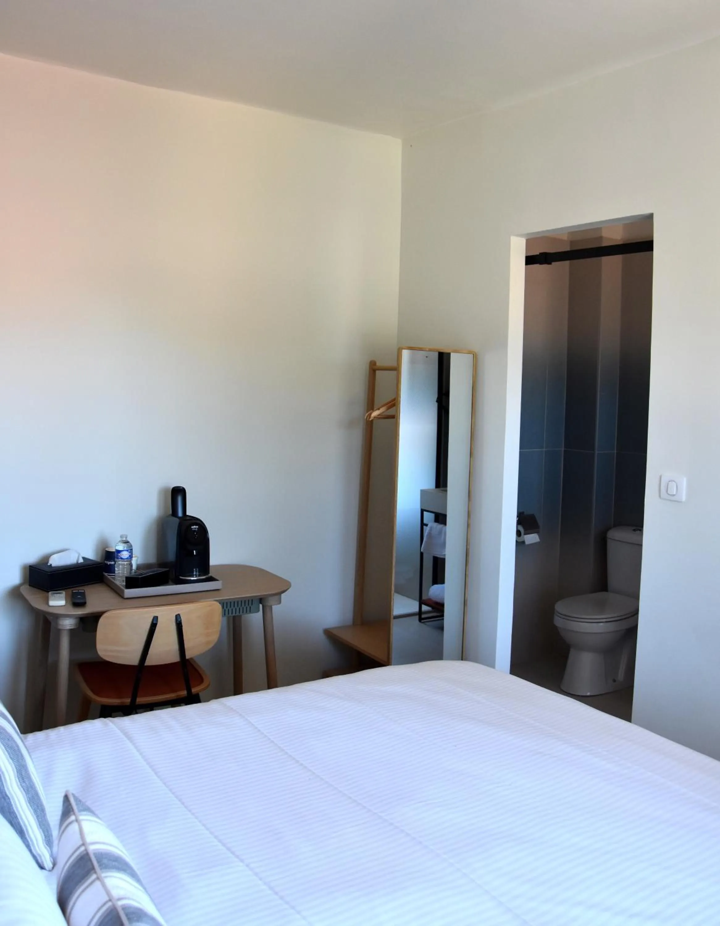 Bed in LOGIS Hotel Restaurant Le KALLISTE