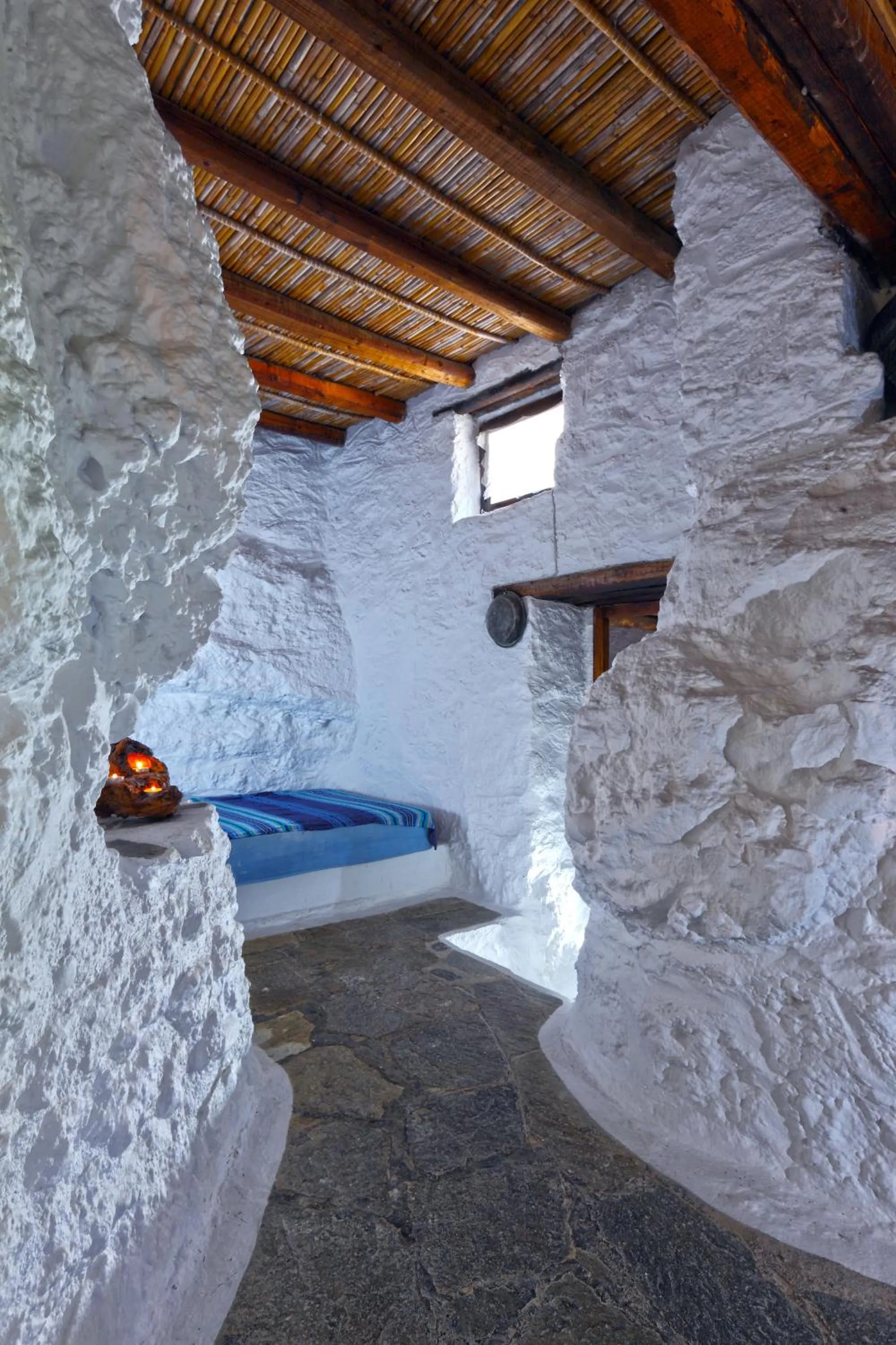 Photo of the whole room in Aspros Potamos