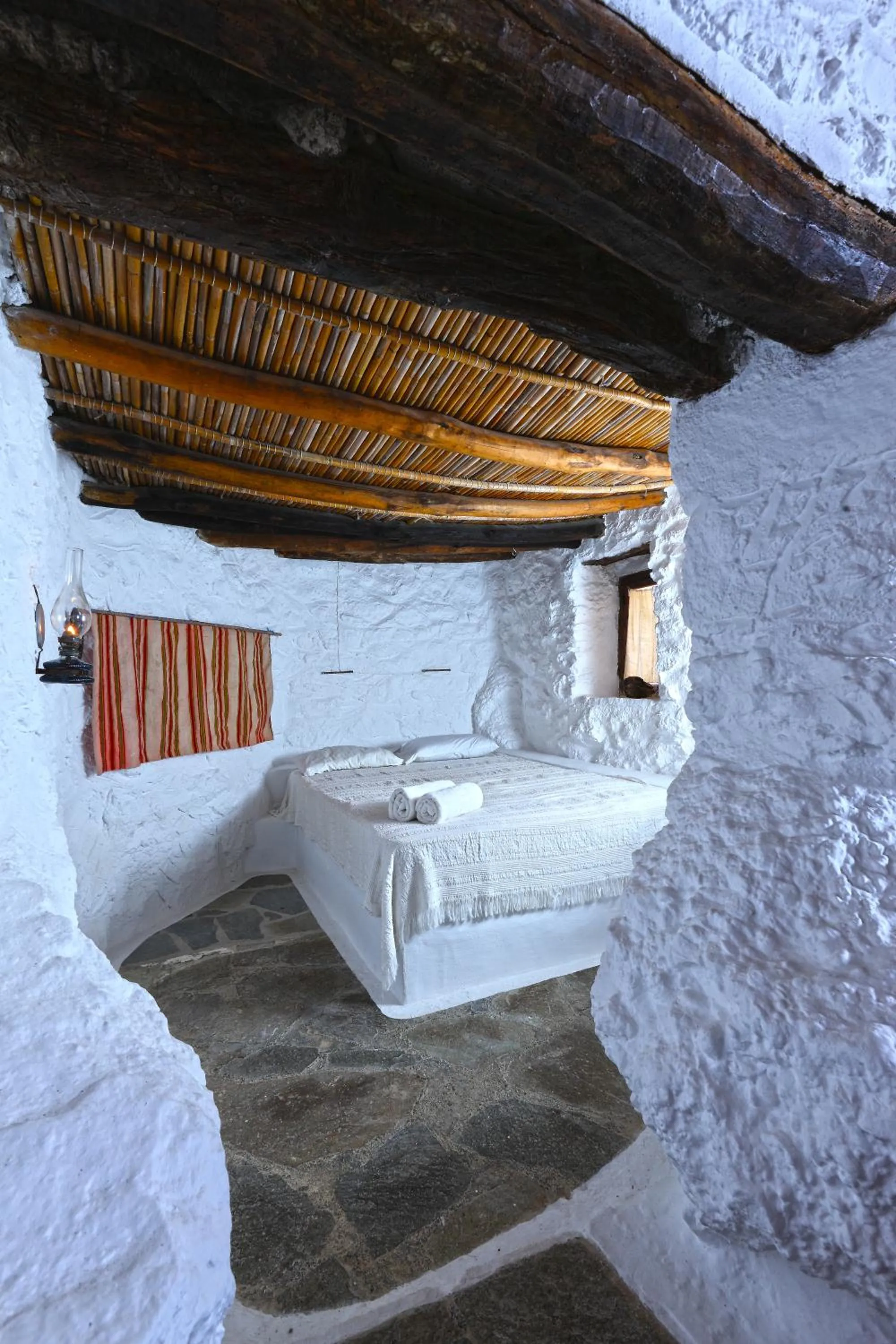 Bed in Aspros Potamos