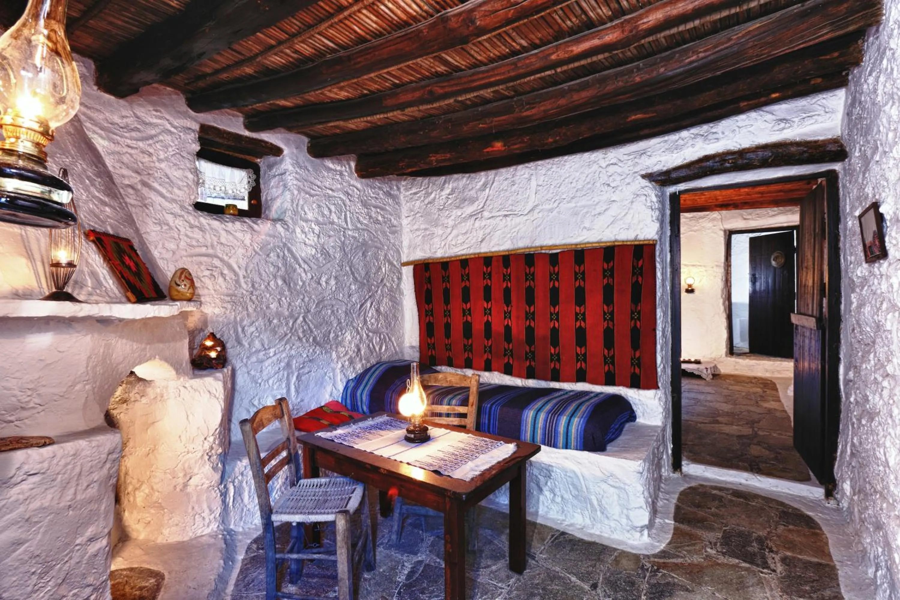 Photo of the whole room in Aspros Potamos