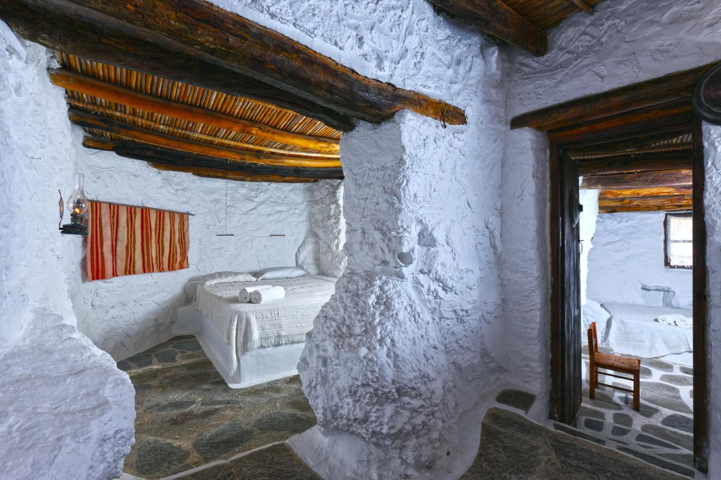 Photo of the whole room in Aspros Potamos