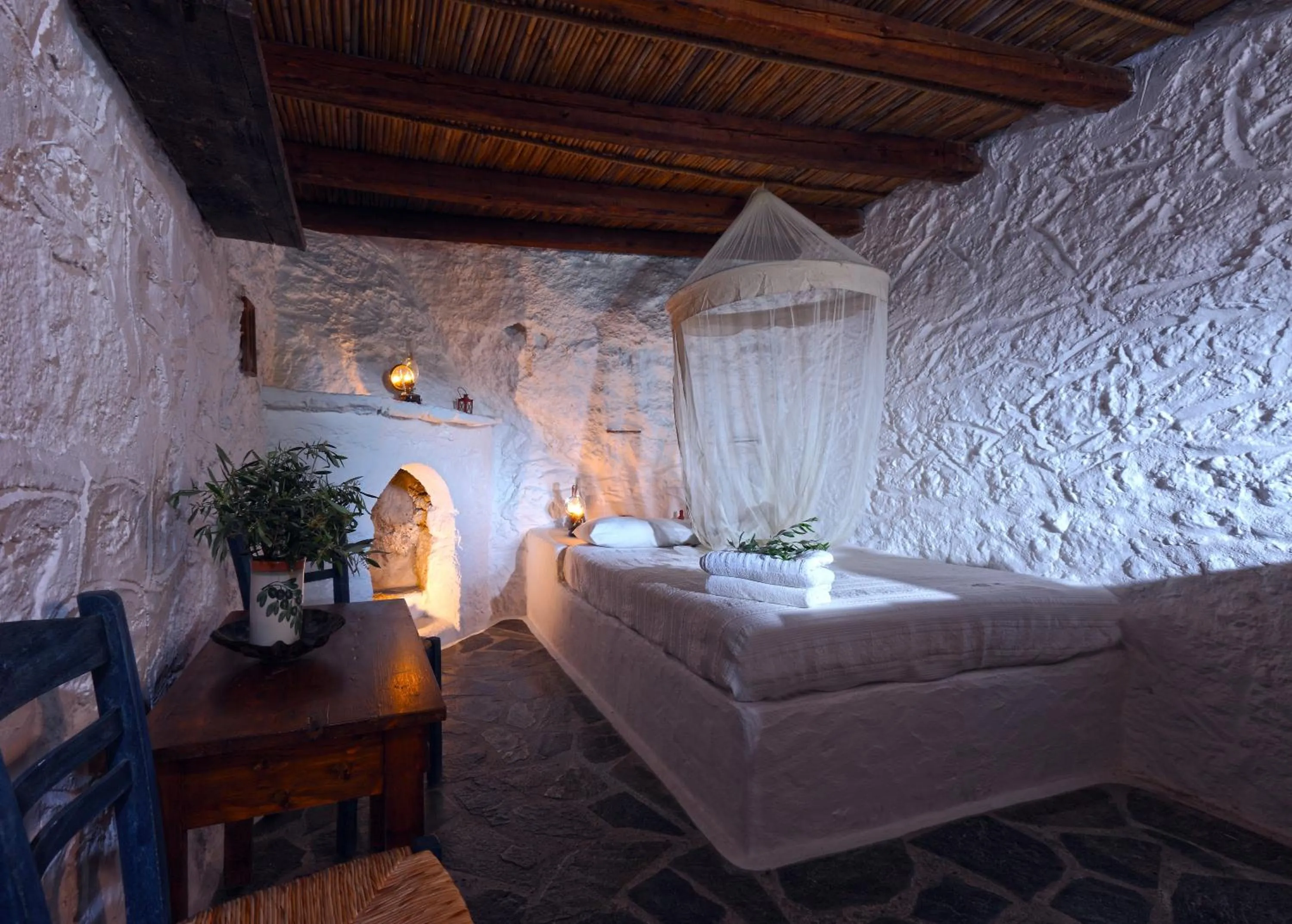 Photo of the whole room, Bed in Aspros Potamos