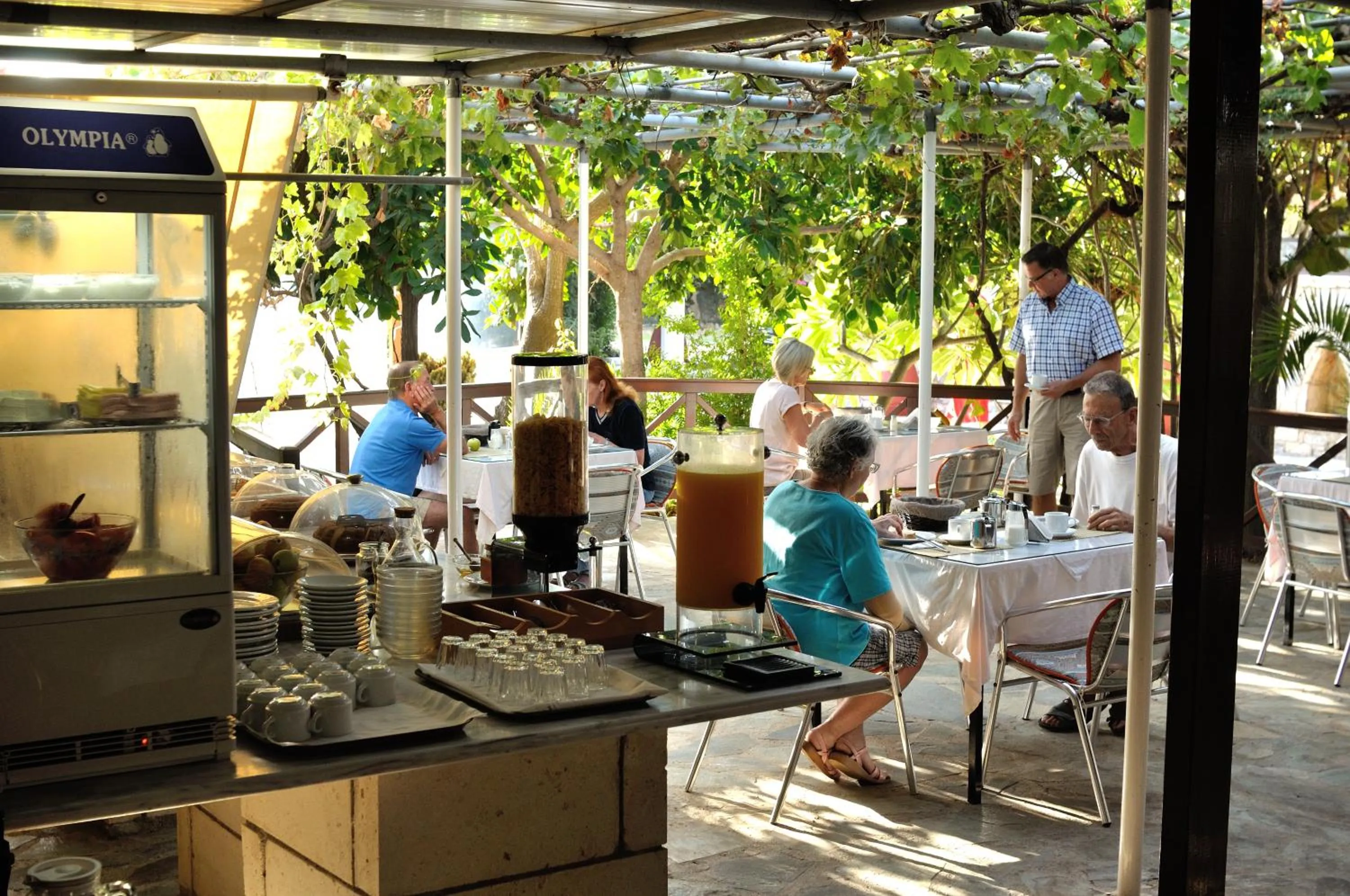 Restaurant/places to eat in Hotel Marina Village