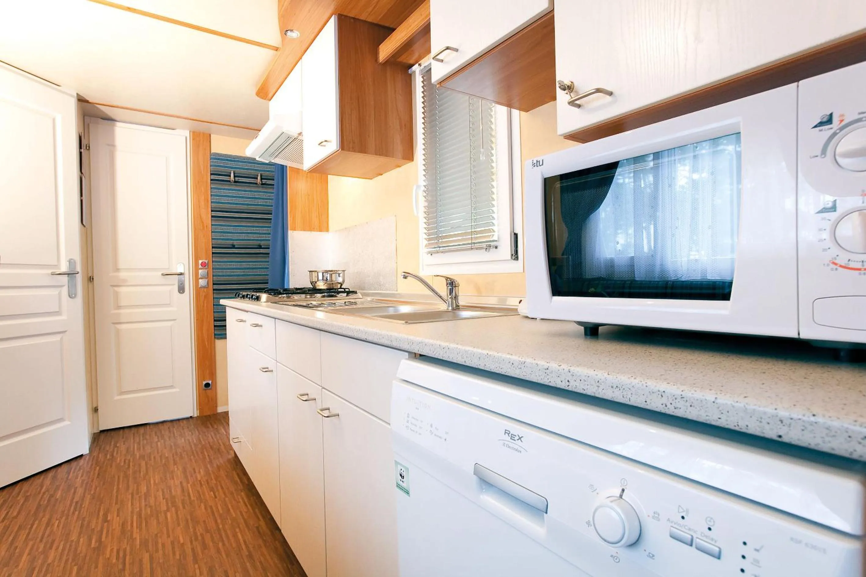 Kitchen or kitchenette in Vela Blu Camping Village