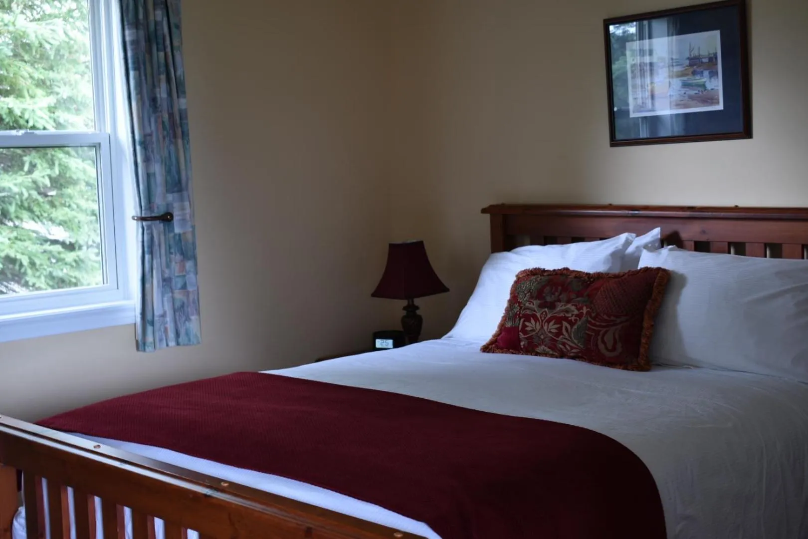 Bedroom, Bed in Seascape Coastal Retreat - 2 ADULTS ONLY - HOT TUB AND WITHOUT HOT TUB OCEANFRONT PROPERTY