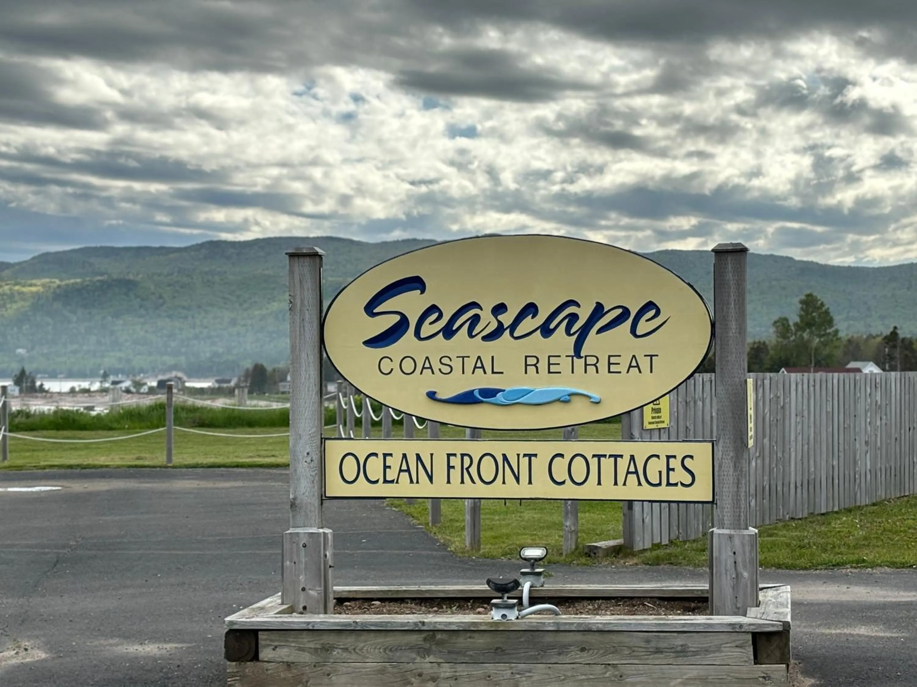 Seascape Coastal Retreat - 2 ADULTS ONLY - HOT TUB AND WITHOUT HOT TUB OCEANFRONT PROPERTY