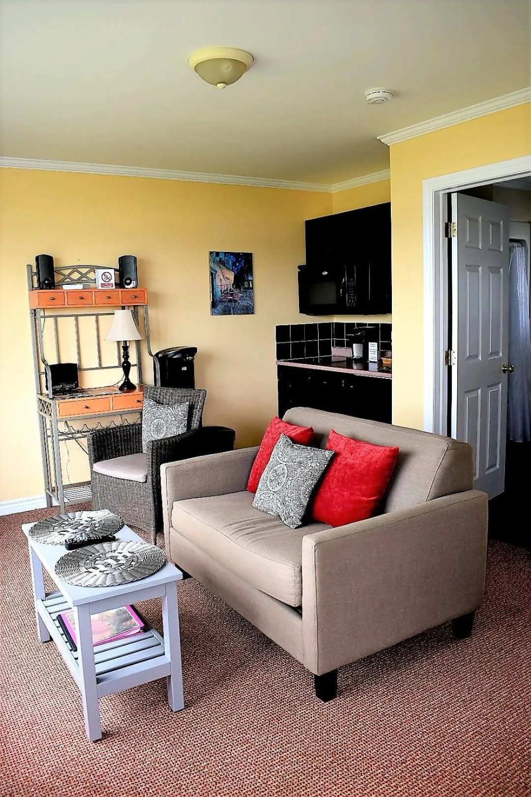Living room in Seascape Coastal Retreat - 2 ADULTS ONLY - HOT TUB AND WITHOUT HOT TUB OCEANFRONT PROPERTY